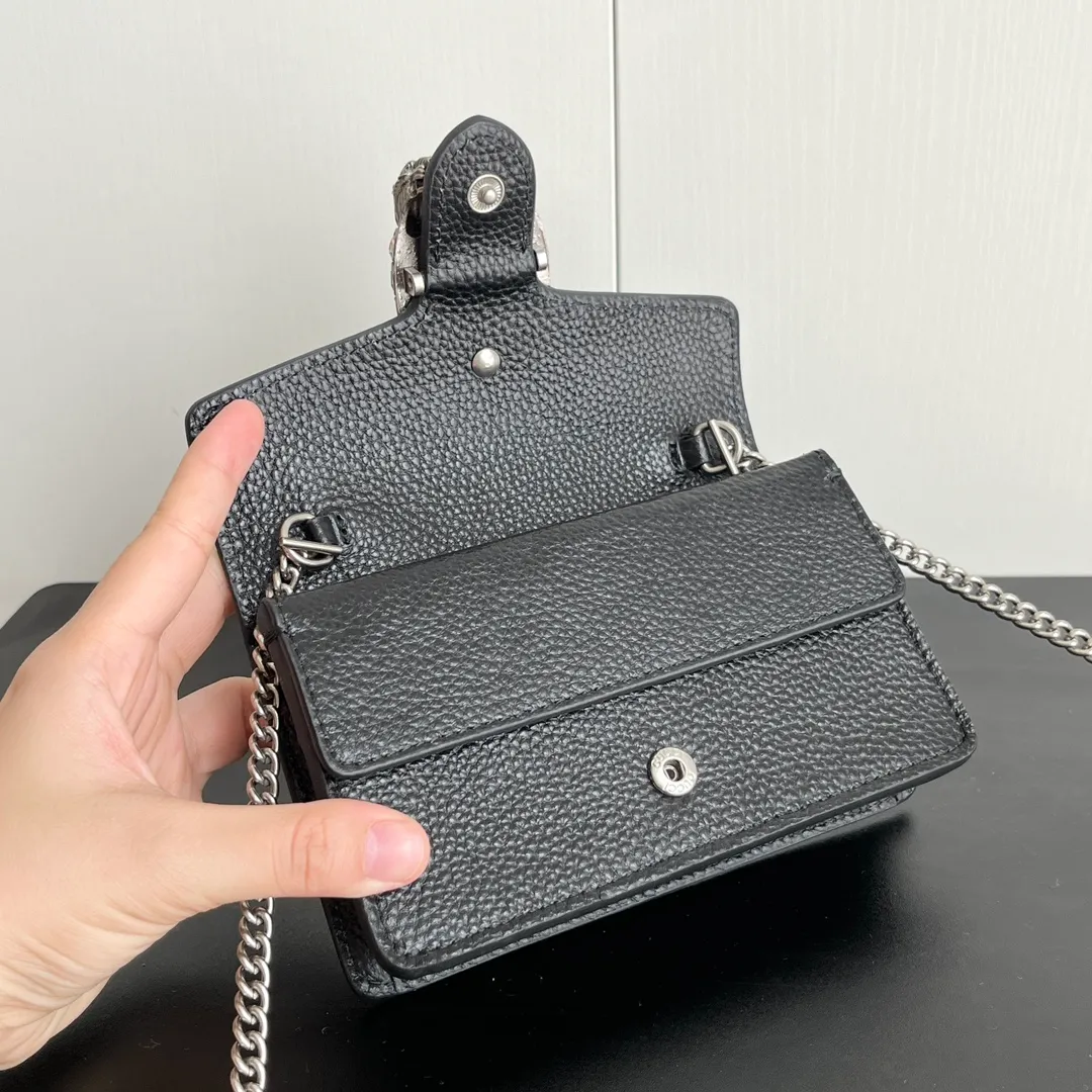 Real shot #💰280 Comes with box Model: 476432 Black leather Size: 16.5x10x4.5cm 𝙂𝙪𝙘𝙘𝙞 𝘿𝙞𝙤𝙣𝙮𝙨𝙪𝙨 𝙈𝙞𝙣𝙞 16.5 Xiaogujia’s entry-level small bag is recommended. It’s not worth mentioning. It’s a classic model that can be said to be the symbol of Xiaogujia. The classic mini Dionysian buckle is paired with calfskin. This bag has a very high appearance rate. It is simply a tool for daily wear and is very popular on the street❗️