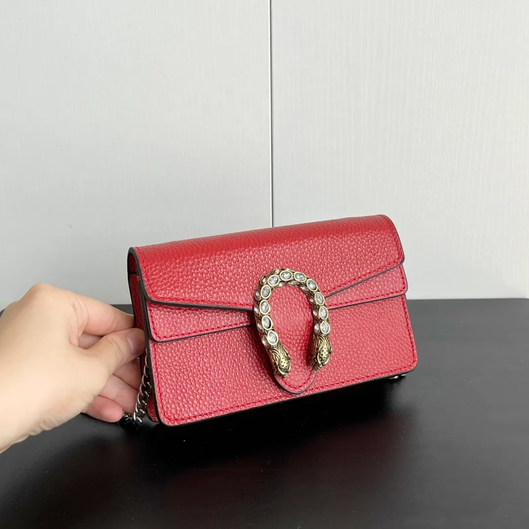 Actual shot #💰260 with box model: 476432 red leather size: 16.5x10x4.5cm 𝙂𝙪𝙘𝙘𝙞 𝘿𝙞𝙤𝙣𝙮𝙨𝙪𝙨 𝙈𝙞𝙣𝙞 16.5 Xiaogujia’s entry-level small bag is recommended. It’s not worth mentioning. It’s a classic model that can be said to be the symbol of Xiaogujia. The classic mini Dionysian buckle is paired with calfskin. This bag has a very high appearance rate. It is simply a tool for daily wear and is very popular on the street❗️
