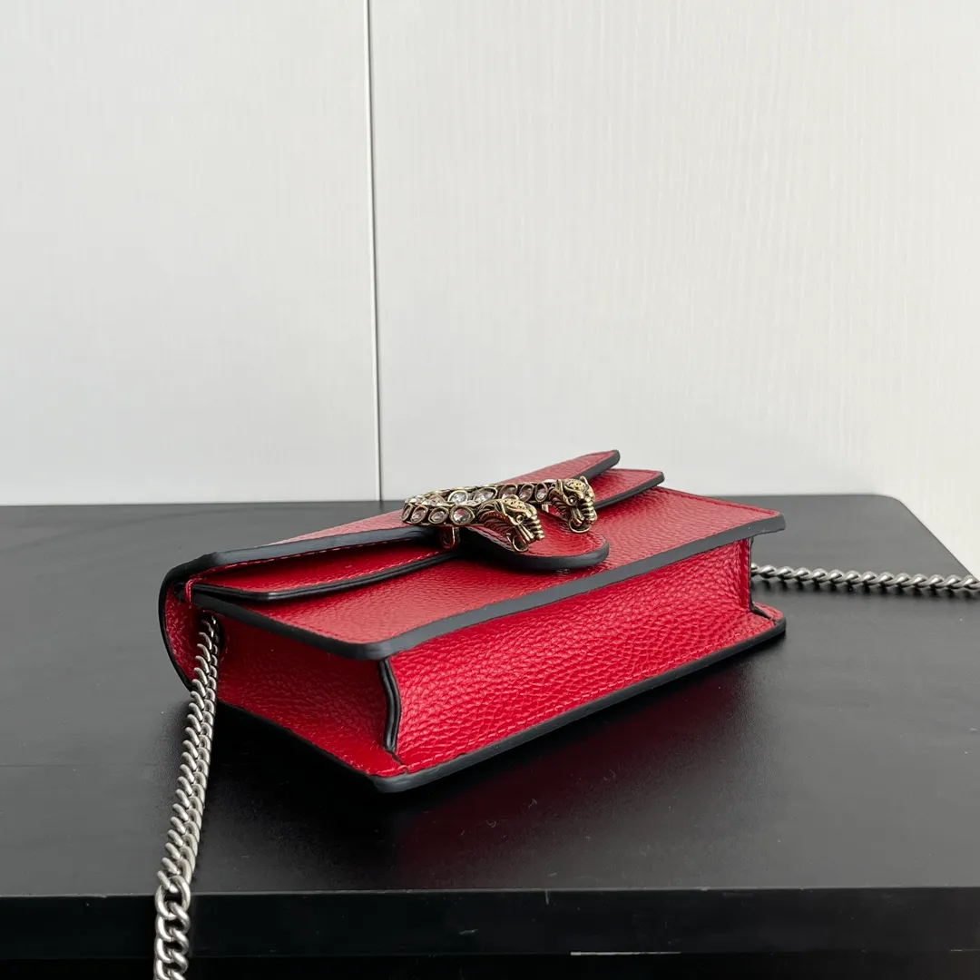 Actual shot #💰260 with box model: 476432 red leather size: 16.5x10x4.5cm 𝙂𝙪𝙘𝙘𝙞 𝘿𝙞𝙤𝙣𝙮𝙨𝙪𝙨 𝙈𝙞𝙣𝙞 16.5 Xiaogujia’s entry-level small bag is recommended. It’s not worth mentioning. It’s a classic model that can be said to be the symbol of Xiaogujia. The classic mini Dionysian buckle is paired with calfskin. This bag has a very high appearance rate. It is simply a tool for daily wear and is very popular on the street❗️