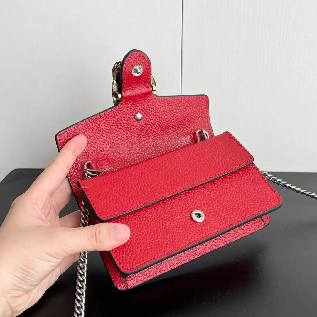 Actual shot #💰260 with box model: 476432 red leather size: 16.5x10x4.5cm 𝙂𝙪𝙘𝙘𝙞 𝘿𝙞𝙤𝙣𝙮𝙨𝙪𝙨 𝙈𝙞𝙣𝙞 16.5 Xiaogujia’s entry-level small bag is recommended. It’s not worth mentioning. It’s a classic model that can be said to be the symbol of Xiaogujia. The classic mini Dionysian buckle is paired with calfskin. This bag has a very high appearance rate. It is simply a tool for daily wear and is very popular on the street❗️