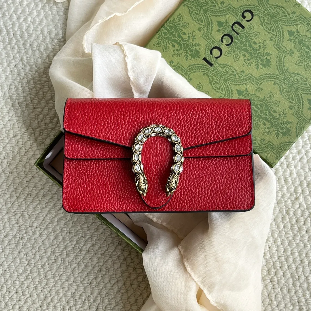 Actual shot #💰260 with box model: 476432 red leather size: 16.5x10x4.5cm 𝙂𝙪𝙘𝙘𝙞 𝘿𝙞𝙤𝙣𝙮𝙨𝙪𝙨 𝙈𝙞𝙣𝙞 16.5 Xiaogujia’s entry-level small bag is recommended. It’s not worth mentioning. It’s a classic model that can be said to be the symbol of Xiaogujia. The classic mini Dionysian buckle is paired with calfskin. This bag has a very high appearance rate. It is simply a tool for daily wear and is very popular on the street❗️