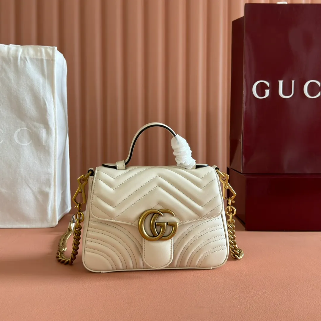 p1280. 📣📣📣【Original leather accessories🌈Full set of counter packaging】🔥🔥 ‼ ‼ "Marmont Italian Original Leather"‼ ‼ Have you picked up the addictive Gucci bags? The elegant and exquisite design of the GG Marmont series has captured the hearts of many girls! At the same time, it is also a must-have versatile item for global experts! Super awesome! Model: 547260. Size: 21*15.5*8. Color: off-white