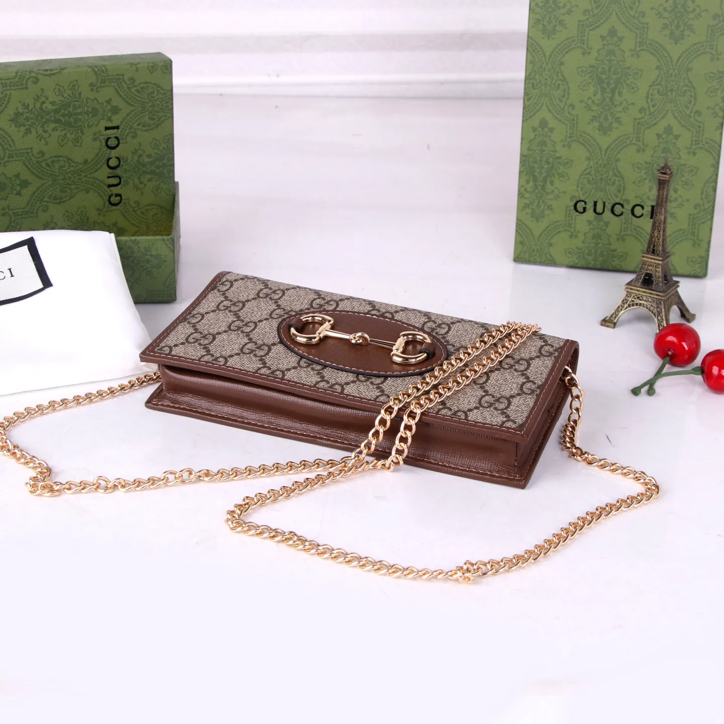 💰180 Style number: 99261 Brand: GUCCl Color: Brown White Size: 19*10*4 Description: GUCCi 2020 new 1955 saddle buckle Woc ready-made exclusive photo shoot, mobile phone. card. lipstick. key... you must bring small items in one package, and there is a zipper compartment. You can also use it as a handbag by removing the chain.
