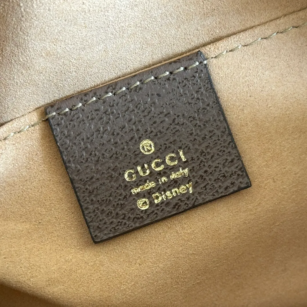 p800. 💋💋💋【Original leather with counter packaging】‼ G Home 👉New style. The market's top exclusive goods control, special/counter quality 💯Using imported cowhide, original hardware! Exquisite workmanship. 💯Exclusive physical photos📷👉The quality can be seen in the picture👄👄😘😘. Style number: 648124. Dimensions: Width 17.5*Height 12*Side width 5.5. Color: Model: Brown PVC/Donald Duck