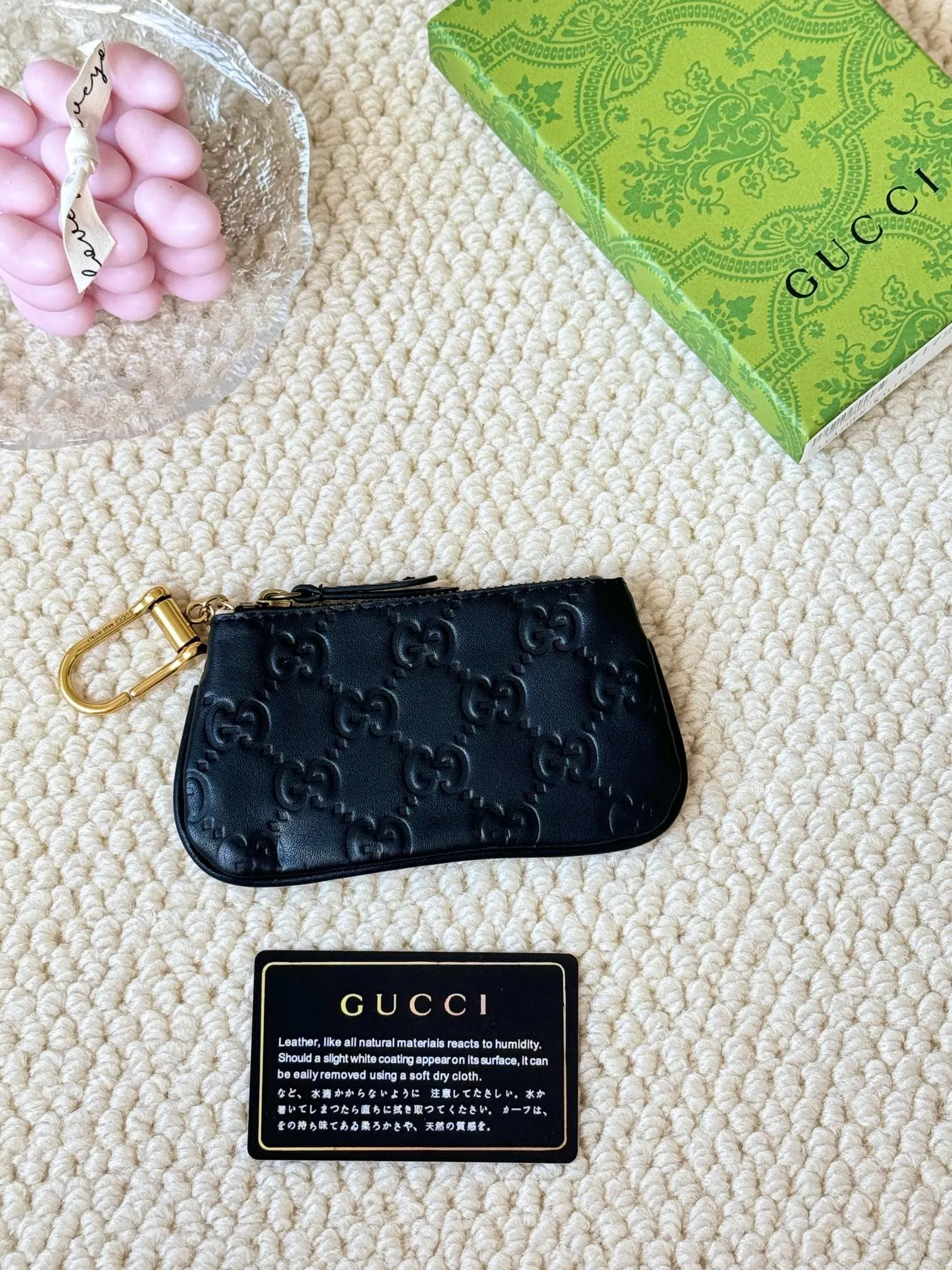 💰140 gucci new small coin purse ~ lipstick bag! Large cowhide embossed characters and exquisite original factory hardware! Flexible and unique hook buckle, small and exquisite, with great effect. Model: 671722, size: 12x7.5x1.5cm.