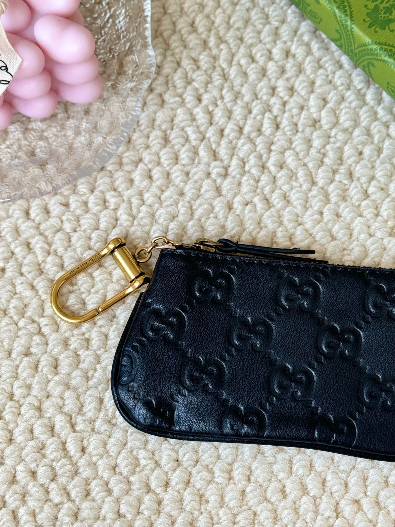 💰140 gucci new small coin purse ~ lipstick bag! Large cowhide embossed characters and exquisite original factory hardware! Flexible and unique hook buckle, small and exquisite, with great effect. Model: 671722, size: 12x7.5x1.5cm.