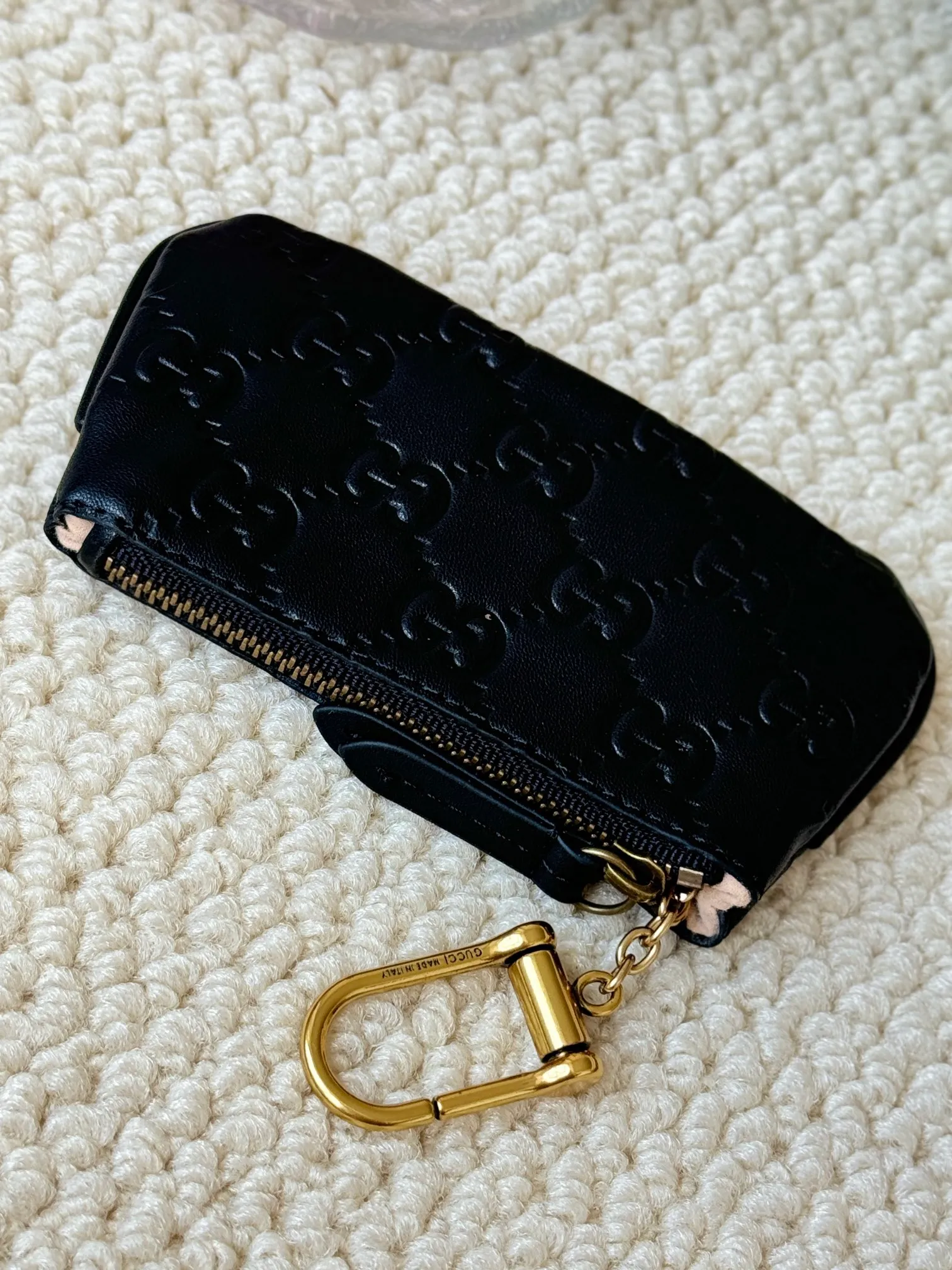 💰140 gucci new small coin purse ~ lipstick bag! Large cowhide embossed characters and exquisite original factory hardware! Flexible and unique hook buckle, small and exquisite, with great effect. Model: 671722, size: 12x7.5x1.5cm.