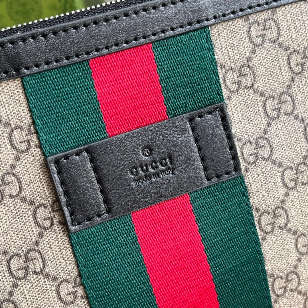 Actual shot #💰260 Style number: 387111 Size: 27*28*4cm Gucci GG Ophidia printing series men's crossbody bag, full of space, suitable for daily business travel, contains an inner pocket for mobile phones and an inner pocket with zipper, this bag is very convenient and practical for daily work and study! It is one of the must-have items for men who like to be a little more low-key.