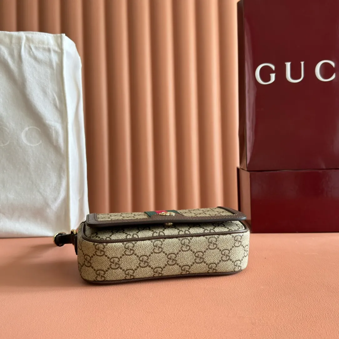 p960. 💋💋💋"With full set of original counter packaging" [New Product] The Ophidia series ingeniously interprets novel silhouettes and functions, with iconic beige and brown colors, creating a bag with soft texture and fashionable style. The flap is trimmed with signature webbing. Beige and dark brown GG monogram coated fabric Brown leather trim Light gold tone hardware Green linen cotton blend lining Double G Web strap Interior: Two card compartments Adjustable leather shoulder strap Height: 50 cm Magnetic snap closure Ident.: 838471. Dimensions: 19.5cm (width) x 11cm (height) x 6cm (depth) Weight: approx. 240g Color: Brown/PVC. Made in Italy
