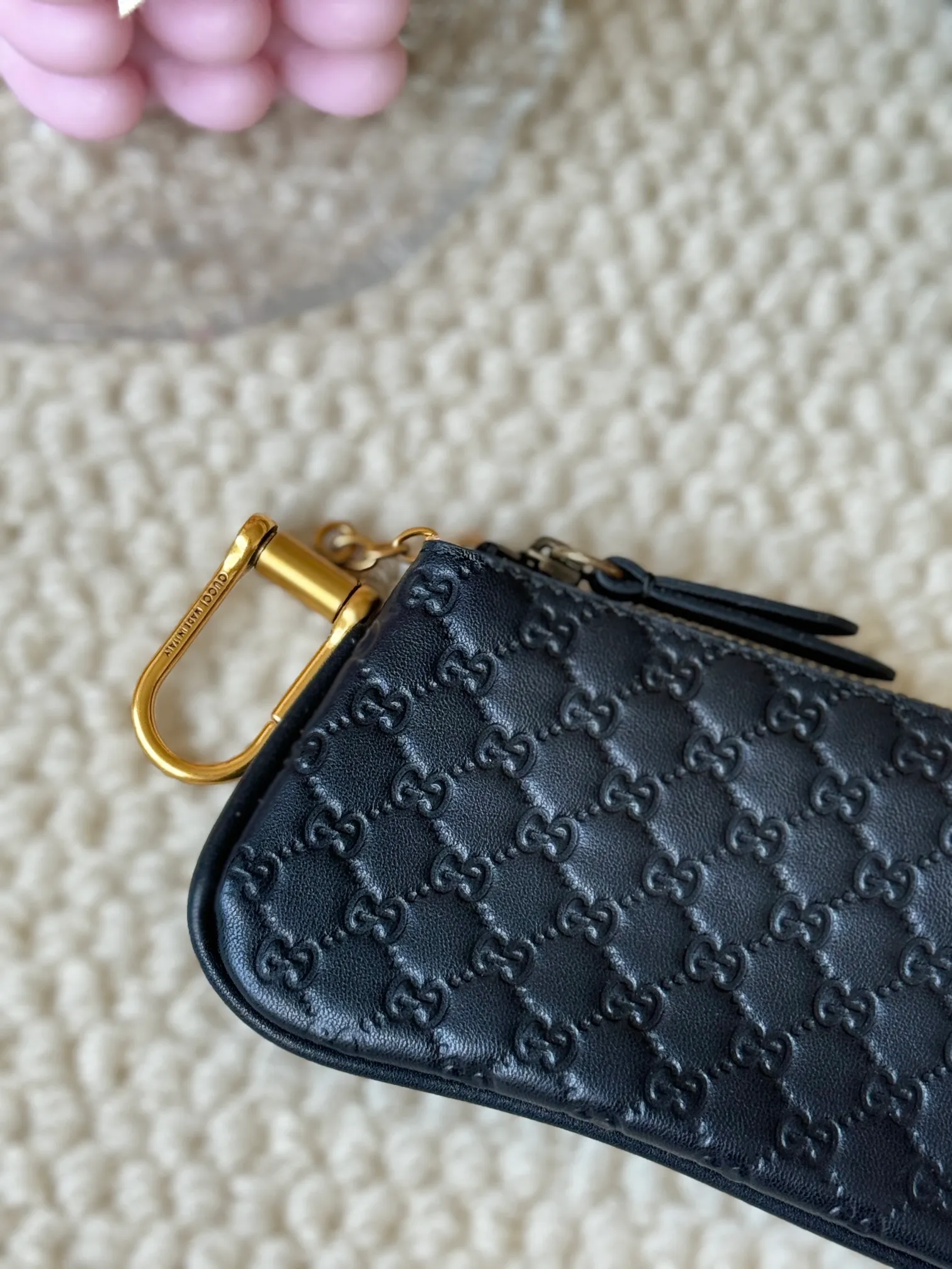 💰140 gucci new small coin purse ~ lipstick bag! Cowhide embossed small print and exquisite original factory hardware! Flexible and unique hook buckle, small and exquisite, with great effect. Model: 671722, size: 12x7.5x1.5cm.