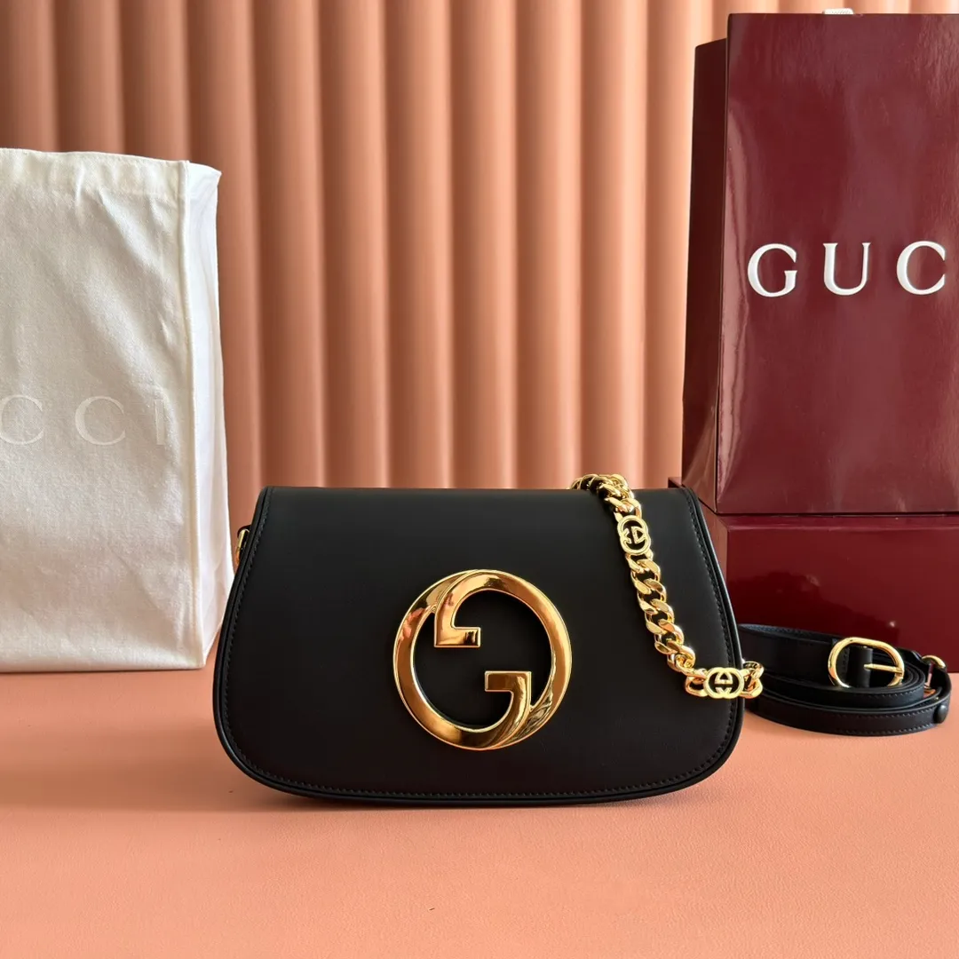 p1380. 📣📣📣【Original leather accessories🌈 Equipped with full counter packaging】🔥🔥This shoulder bag is made of GGSupreme canvas with an exquisite chain strap design, exuding a classic and timeless elegance. Round structure for a refreshed style. Round interlocking Double G shoulder bag. The long-standing G family's initials intertwined pattern enhances the style of the entire item. The extraordinary charm of the series is original leather💐Material✨Using counter-quality imported PVC waterproof fabric and imported cowhide, paired with authentic open-version hardware. Model: 699268 Size: 28x16x4.