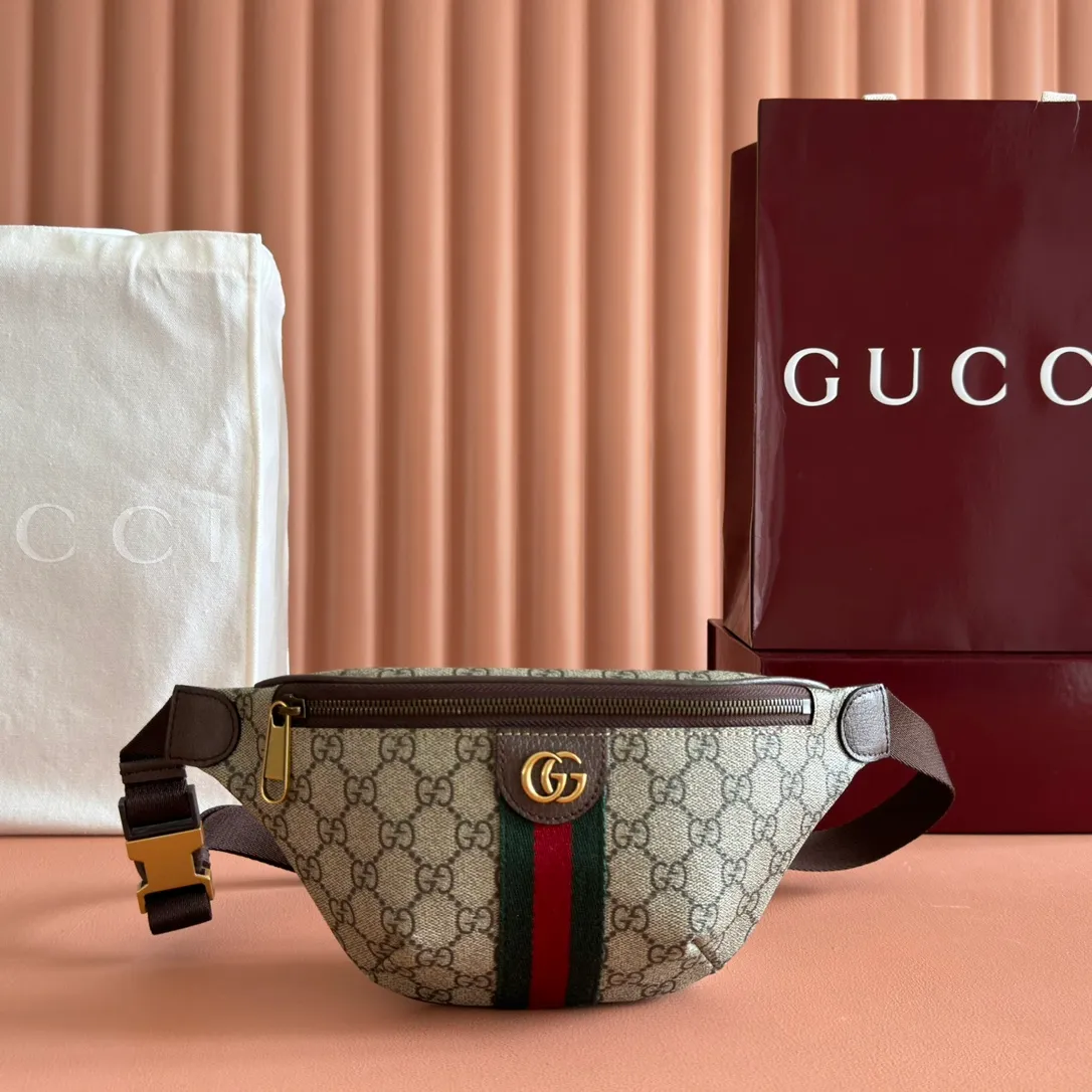 p780. 💋💋💋 Comes with a full set of original counter packaging [New product] The Ophidia series is a unique combination of beige and dark brown colors, with classic silhouettes and new functions, and is made of soft-touch fabrics. This belt bag is made of coated fabric with a GG monogram pattern and is expertly embellished with the Double G logo and webbing details. Beige and dark brown GG monogram coated fabric Dark brown leather trim Gold-toned hardware Dark green linen-cotton blend lining Double G Web detail Zip closure Ident No.: 839106. Dimensions; 30cm (width) x 14cm (height) x 4.5cm (depth) Color: Brown/PVC. Made in Italy