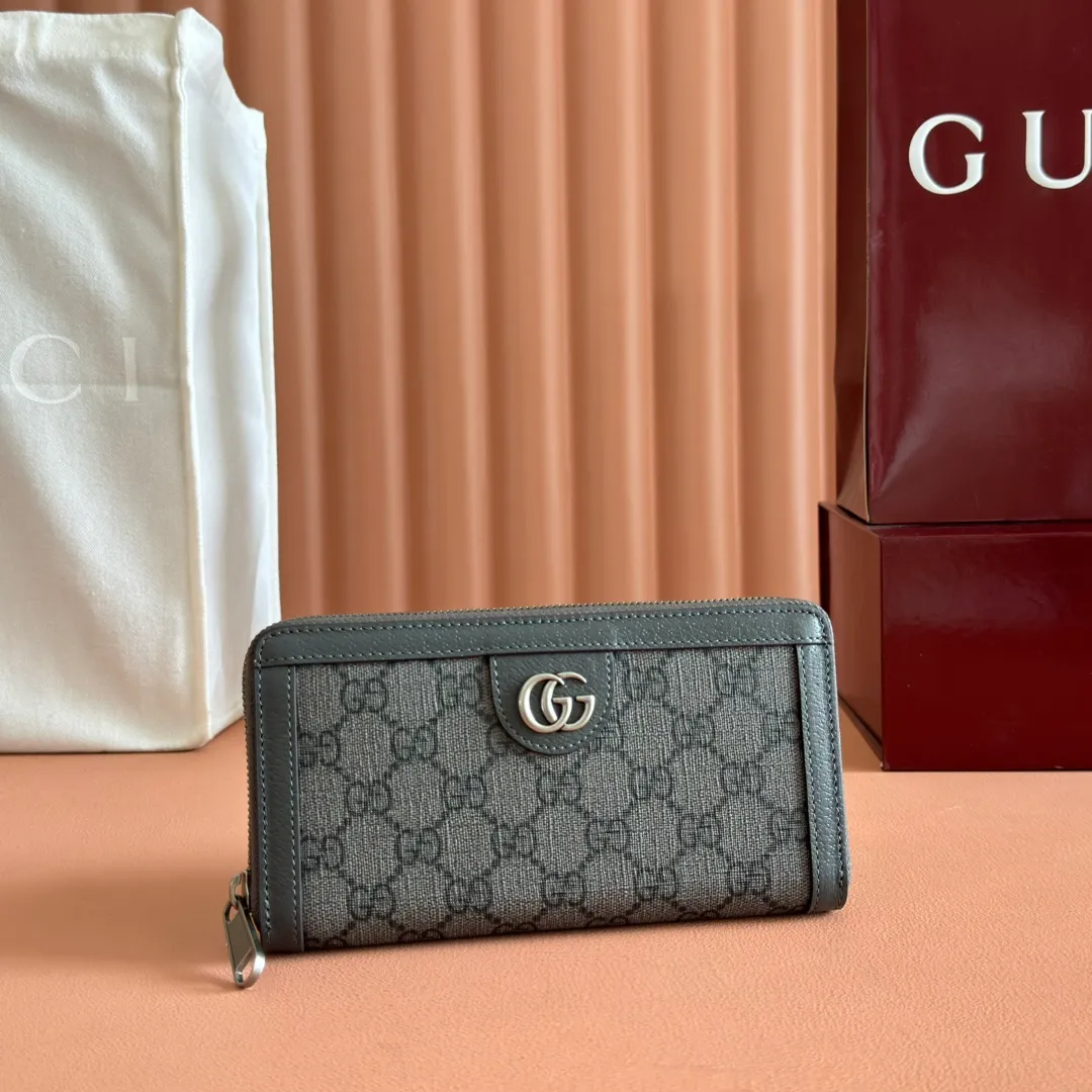 p480. 📣📣📣【Original leather accessories🌈(Cdfmall Sanya Duty Free Store Handbag)🔥🔥 The Ophidia series wallet combines the iconic double G details with the gray and black GG Supreme canvas, paying tribute to the origin of the Gucci brand through timeless matching techniques. This accessory echoes the endless retro sentiment of the Ophidia series items. Model: 706844 Size: 19*10.5*2.5 Color: gray leather/PVC.