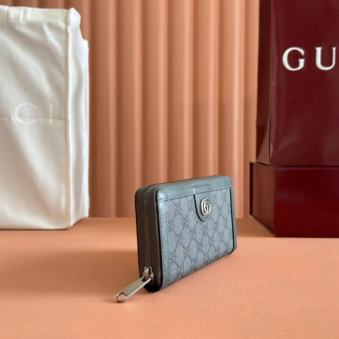 p480. 📣📣📣【Original leather accessories🌈(Cdfmall Sanya Duty Free Store Handbag)🔥🔥 The Ophidia series wallet combines the iconic double G details with the gray and black GG Supreme canvas, paying tribute to the origin of the Gucci brand through timeless matching techniques. This accessory echoes the endless retro sentiment of the Ophidia series items. Model: 706844 Size: 19*10.5*2.5 Color: gray leather/PVC.