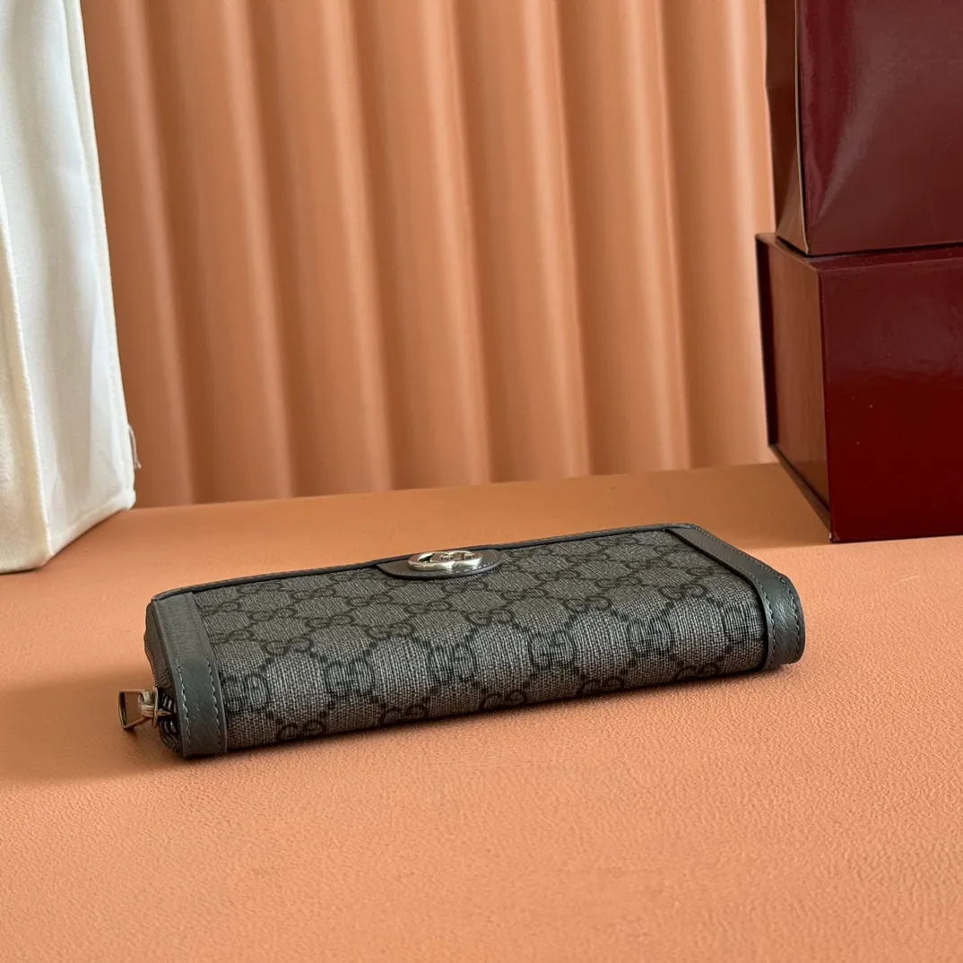p480. 📣📣📣【Original leather accessories🌈(Cdfmall Sanya Duty Free Store Handbag)🔥🔥 The Ophidia series wallet combines the iconic double G details with the gray and black GG Supreme canvas, paying tribute to the origin of the Gucci brand through timeless matching techniques. This accessory echoes the endless retro sentiment of the Ophidia series items. Model: 706844 Size: 19*10.5*2.5 Color: gray leather/PVC.
