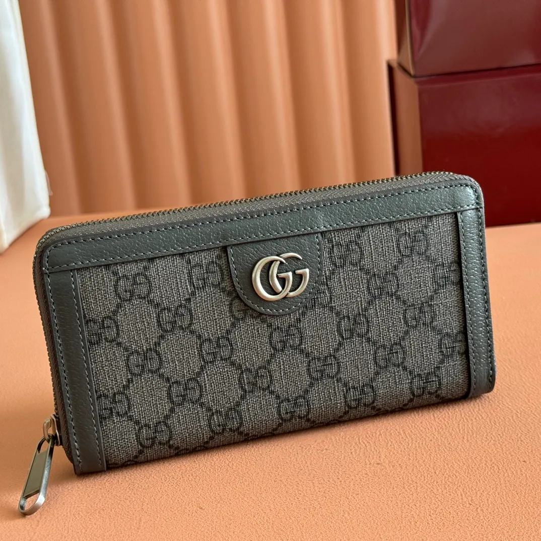 p480. 📣📣📣【Original leather accessories🌈(Cdfmall Sanya Duty Free Store Handbag)🔥🔥 The Ophidia series wallet combines the iconic double G details with the gray and black GG Supreme canvas, paying tribute to the origin of the Gucci brand through timeless matching techniques. This accessory echoes the endless retro sentiment of the Ophidia series items. Model: 706844 Size: 19*10.5*2.5 Color: gray leather/PVC.