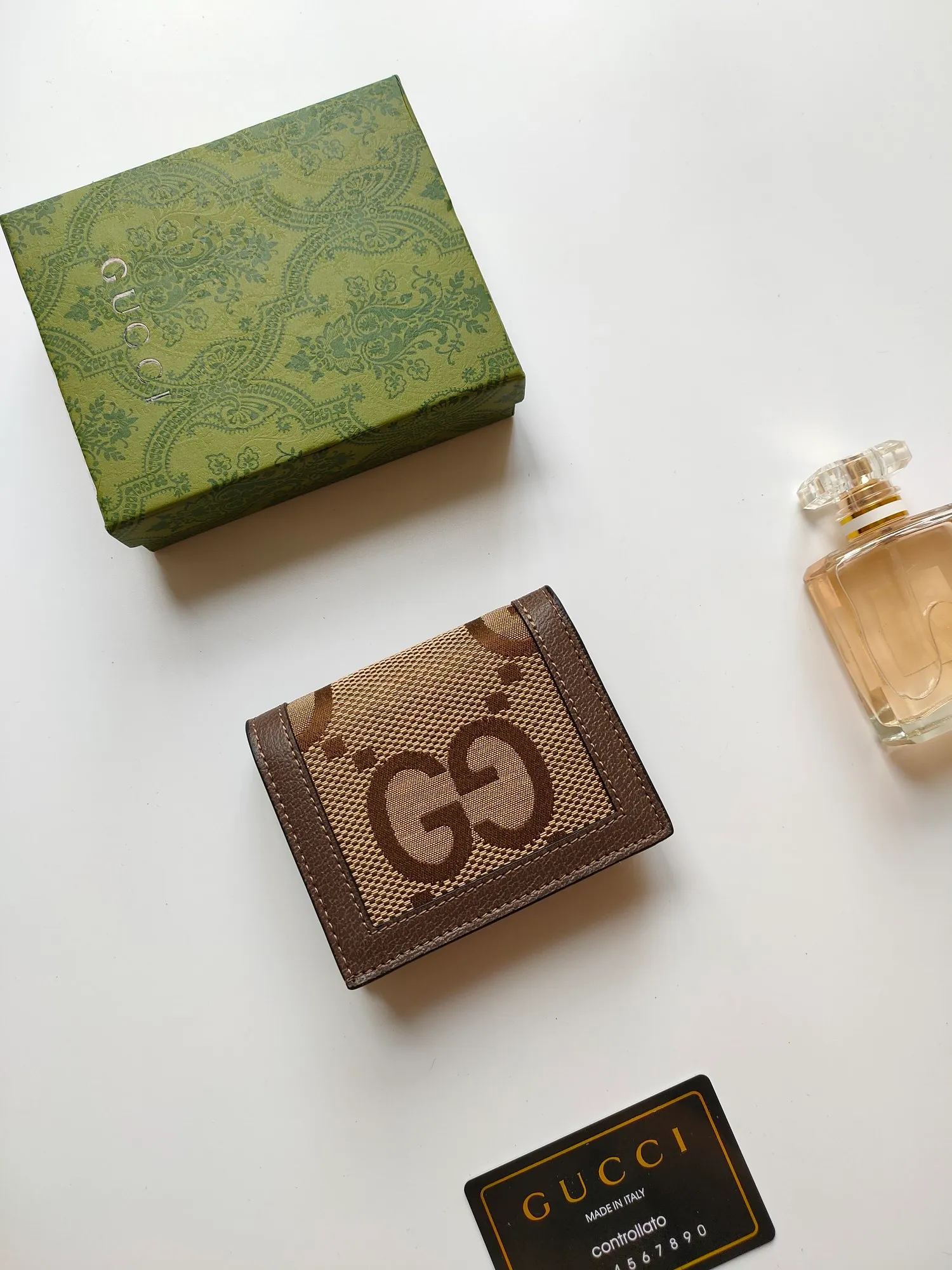 💰140💰Card holder~The wallet adopts a unique bamboo lock design, which highlights the design beauty of 𝗚𝘂𝗰𝗰𝗶, and is made of original factory calfskin! Size: 11x9x3.5cm Model: 658244