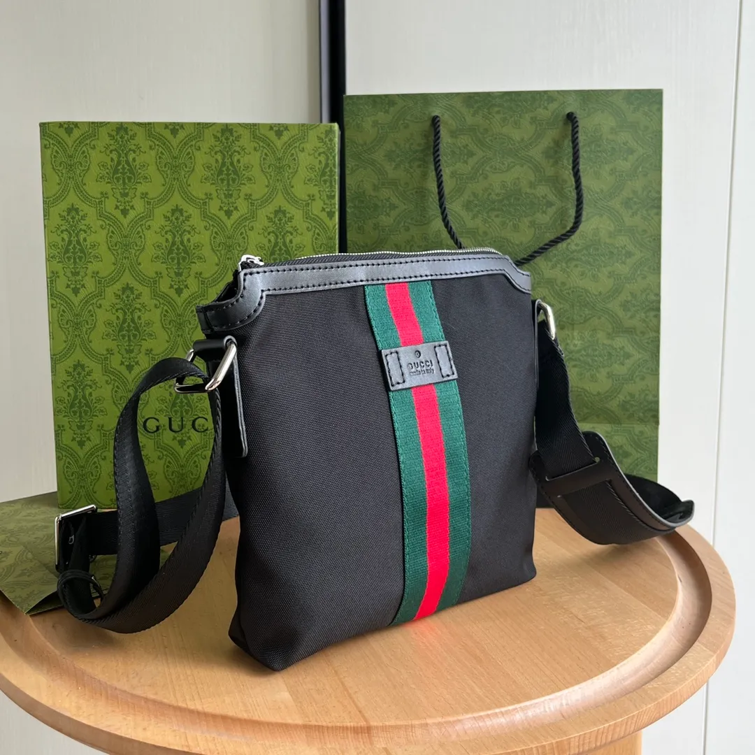 Actual shot #💰220 Style number: 471454 small size: 21*22*4cm Gucci GG Ophidia printing series men's crossbody bag, full of space, suitable for daily business travel, contains an inner pocket for mobile phones and an inner pocket with zipper, this bag is very convenient and practical for daily work and study! It is one of the must-have items for men who like to be a little more low-key.