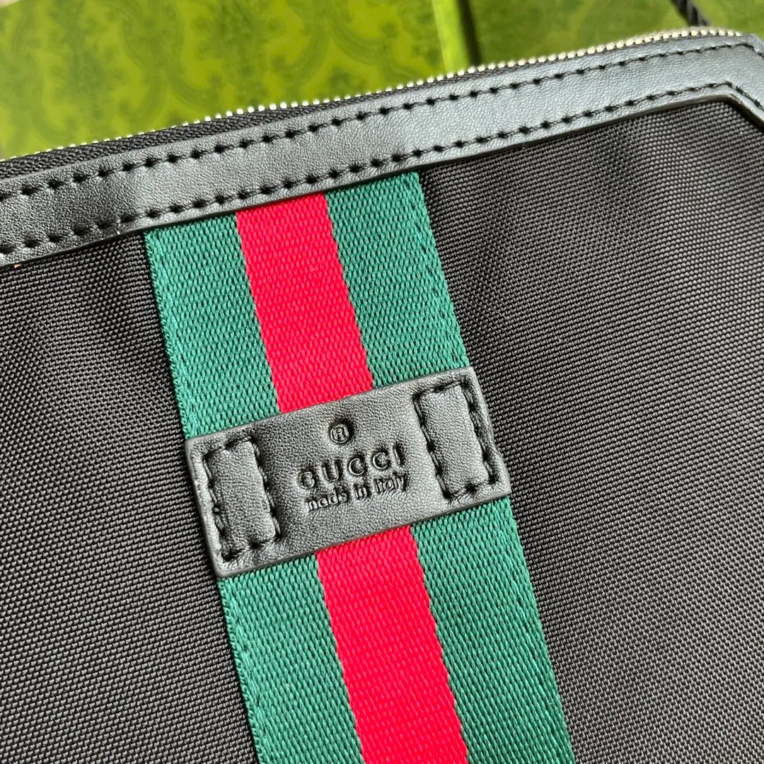 Actual shot #💰220 Style number: 471454 small size: 21*22*4cm Gucci GG Ophidia printing series men's crossbody bag, full of space, suitable for daily business travel, contains an inner pocket for mobile phones and an inner pocket with zipper, this bag is very convenient and practical for daily work and study! It is one of the must-have items for men who like to be a little more low-key.