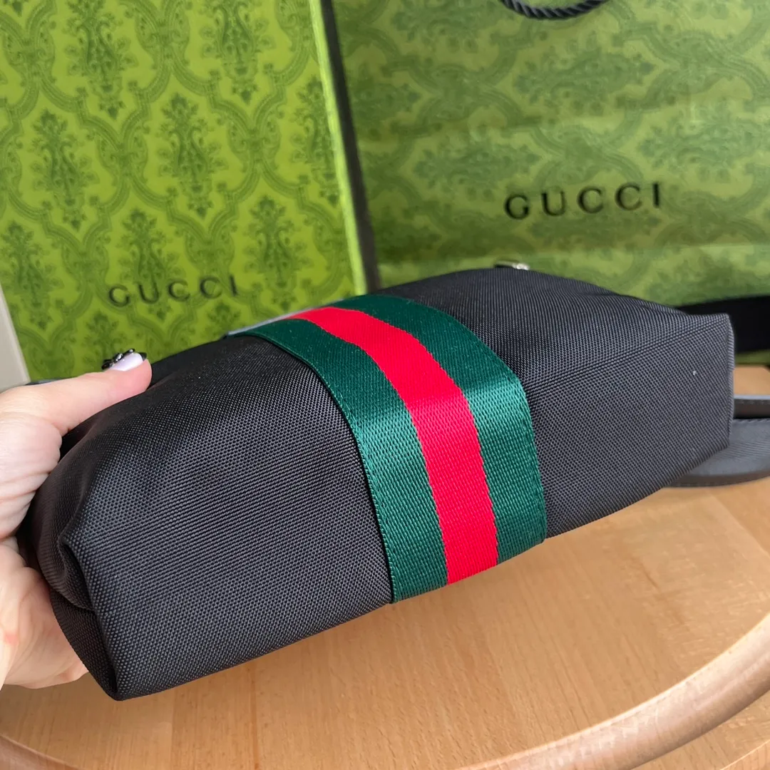 Actual shot #💰220 Style number: 471454 small size: 21*22*4cm Gucci GG Ophidia printing series men's crossbody bag, full of space, suitable for daily business travel, contains an inner pocket for mobile phones and an inner pocket with zipper, this bag is very convenient and practical for daily work and study! It is one of the must-have items for men who like to be a little more low-key.