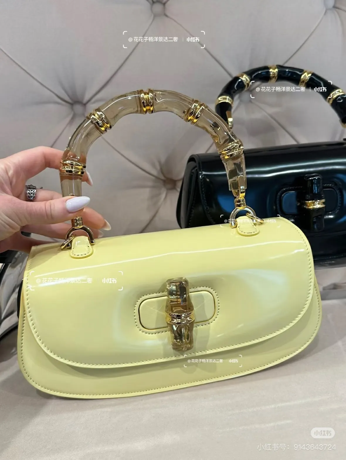 p1680. 🔥"With full set of original counter packaging" 🔥[New Product] This small handbag reinterprets the iconic bamboo-shaped accessories with resin and brass details, adding another dazzling masterpiece to the 2025 spring and summer series. The Gucci Bamboo Diva tote adds a pop of color to any look. Yellow glossy buffed leather Resin and brass bamboo hardware Three-level articulated compartments Yellow leather lining Interior: One zipped pocket and a mirror with removable pocket Handle height 10 cm Removable and adjustable leather shoulder strap (50 cm high); length adjustable between 100 cm and 116 cm Bamboo lock closure Model number: 827750 Dimensions: 26.6 cm (width) x 13 cm (h) x 8 cm (depth) Weight: about 0.9 kg Color: yellow full leather/original leather. Made in Italy