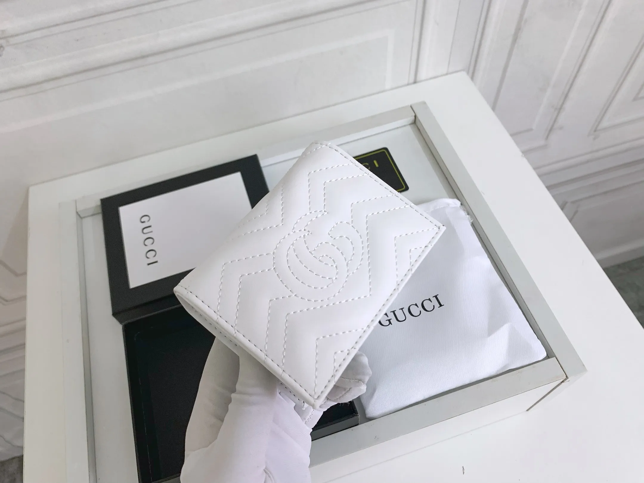 💰150 💎 Top original leather #White❤️ New model from GUCCI, counter quality, original single leather, real shot. 2021 Early Autumn New Style🔥 GG Marmont Series❣ Flip-top card holder😘 Made of soft quilted V-shaped leather 👍 Refined with top overseas hardware😍! Model: 466492 Size: 11x8.5x3cm.