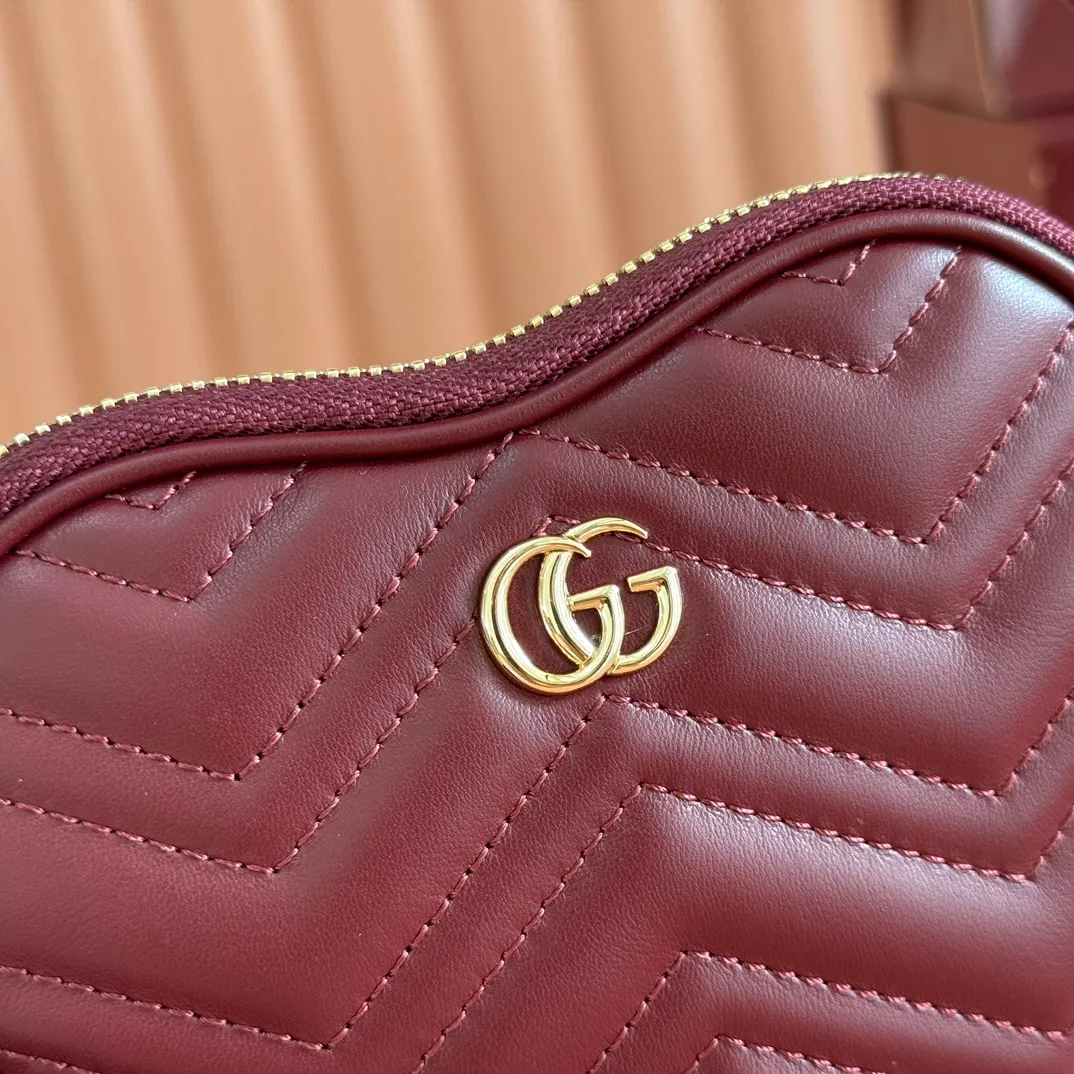 p940. 💋💋💋"With full set of original counter packaging" [New product] This GG Marmont series mini handbag has a playful and cute heart-shaped silhouette and is crafted from soft Gucci Ancola red V-shaped Matelassé cow leather. The bag has a simple and compact shape and is equipped with the iconic Double G accessories in light gold tones. Gucci Rosso Ancora red quilted V-shaped calfskin leather Light gold tone hardware Red taffeta lining Double G Interior: One card compartment Carry handle (8 cm height) Detachable and adjustable shoulder strap (48 cm height) Zip closure Weight: approx. 0.162 kg Ident number: 837753. Dimensions: 13.5cm (width) x 11.5cm (height) x 2.5cm (depth) Color: Red full leather. Made in Italy