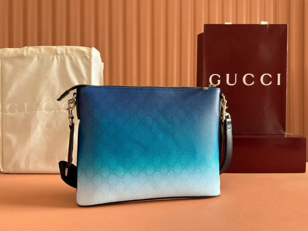 p1020💋💋💋【Full set of packaging at the counter】🔥The unique blue gradient effect printing adds fashionable beauty to this basic functional item. This clutch bag is made of GG Monogram coated fabric and has an all-over gradient print for an elegant style. Gradient blue GG Monogram coated fabric All-over gradient print Blue cotton and linen lining Interior: 1 zip pocket Detachable wrist strap (17 cm high) Zip closure Ref.: 835692. Dimensions: 31cm (width) x 24.5cm (height) x 5cm (depth) Weight: approx. 0.7kg Color: gradient blue/original leather. Made in Italy