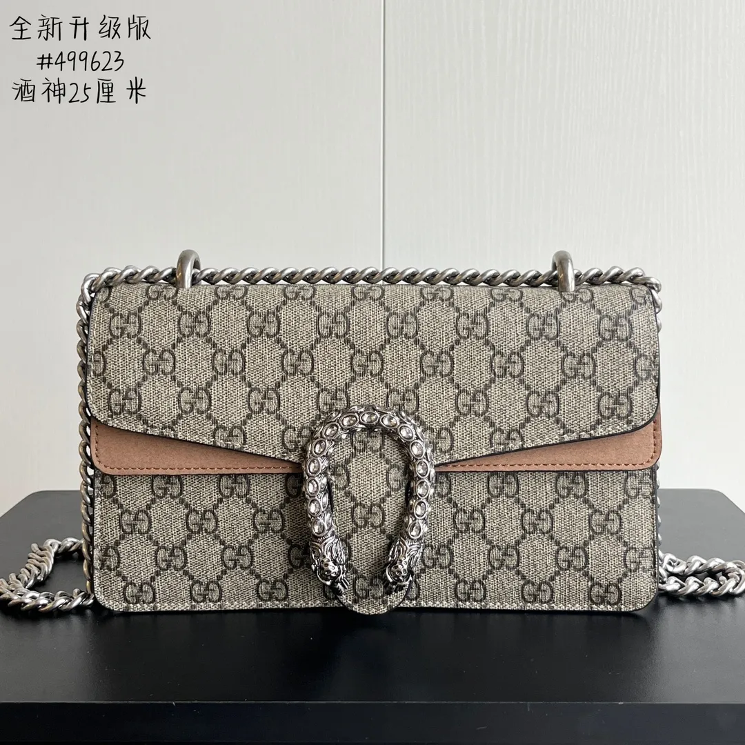 New upgraded version of real shot #💰300 Model: 499623 Apricot Color Size: 25x14x8cm 𝙂𝙪𝙘𝙘𝙞 𝘿𝙞𝙤𝙣𝙮𝙨𝙪𝙨Diamond Bacchus True Fragrance Series Warning, it’s amazing. It retains the perfect pedigree of the Bacchus bag, but opens the era of Bacchus innovation! The most valuable part of the entire bag is the tiger head diamond buckle, a palace-level treasure item. Not a market product. The weight is very light and the size is perfect. Highly recommended.