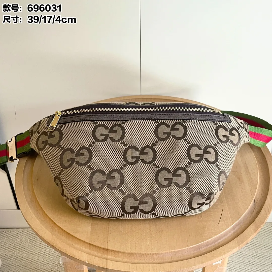 Actual shot #💰240 Style number: 696031 upgraded version of coffee cloth Original single cloth + webbing Size: 39X17X4cm Gucci Super Double G Jumbo series waist bag Red and green webbing belt adjustable length Super capacity! Very light weight~
