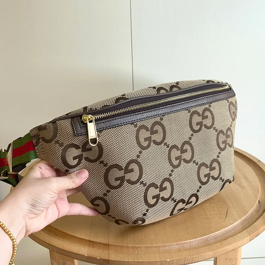 Actual shot #💰240 Style number: 696031 upgraded version of coffee cloth Original single cloth + webbing Size: 39X17X4cm Gucci Super Double G Jumbo series waist bag Red and green webbing belt adjustable length Super capacity! Very light weight~
