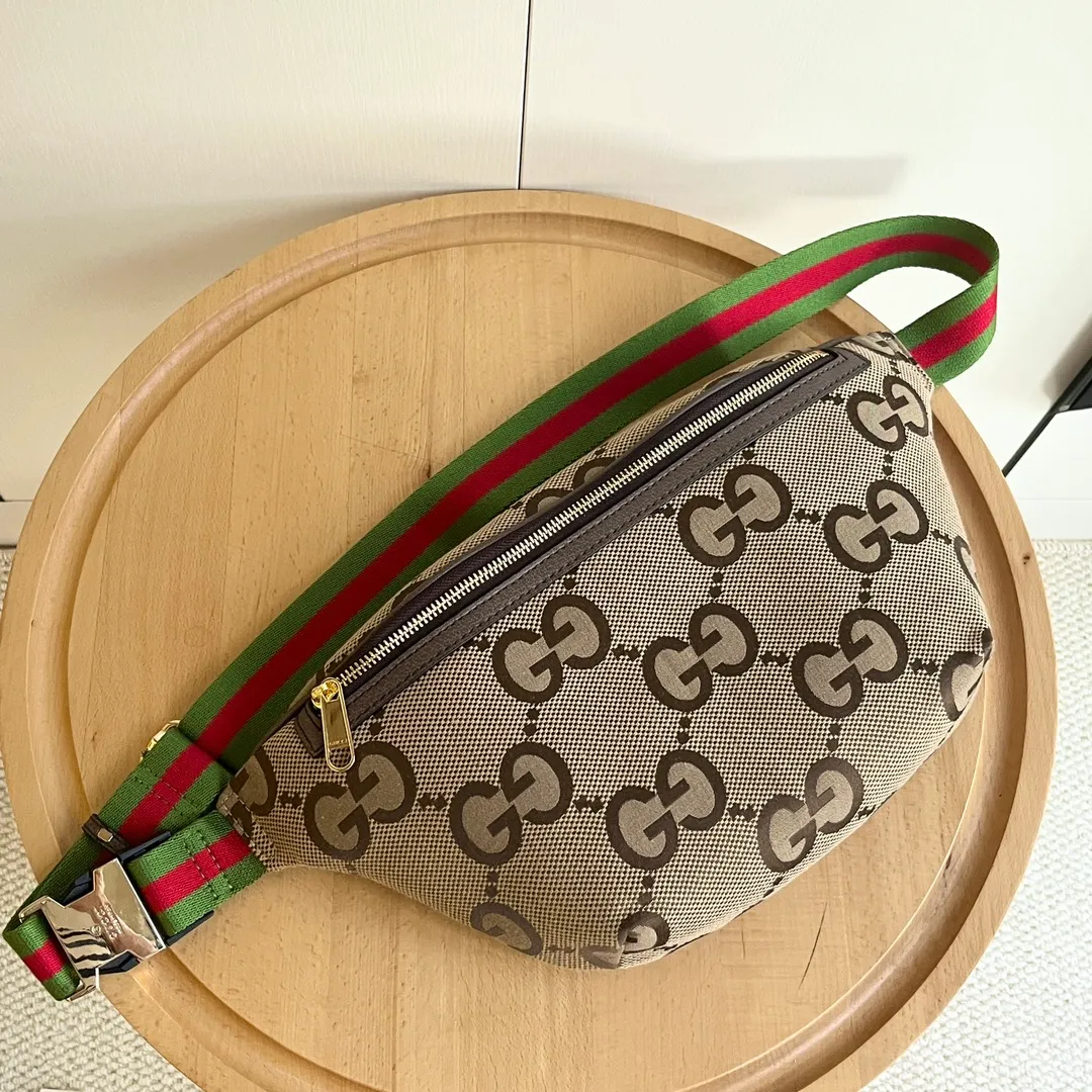Actual shot #💰240 Style number: 696031 upgraded version of coffee cloth Original single cloth + webbing Size: 39X17X4cm Gucci Super Double G Jumbo series waist bag Red and green webbing belt adjustable length Super capacity! Very light weight~