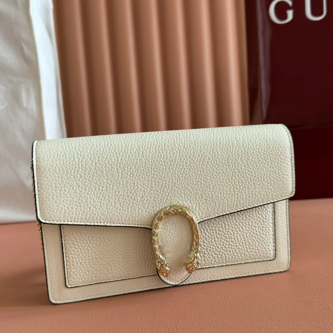 p980. 💋💋💋Original leather configuration counter complete packaging [New product] This Dionysus series chain wallet is crafted from light blue grain leather and cleverly integrated into the double tiger head lock with buttons. The shape is small and exquisite yet elegant, and equipped with a fixed chain shoulder strap, making it a sophisticated bag suitable for day and night. Light blue grained leather Light gold-tone hardware Internal: 6 card compartments, 1 zip pocket External: One flat pocket Double tiger head closure with button Weight: approx. 0.42 kg Model number: 837373. Dimensions: 20cm (width) x 11.5cm (height) x 2.5cm (depth) Color White full leather. Made in Italy