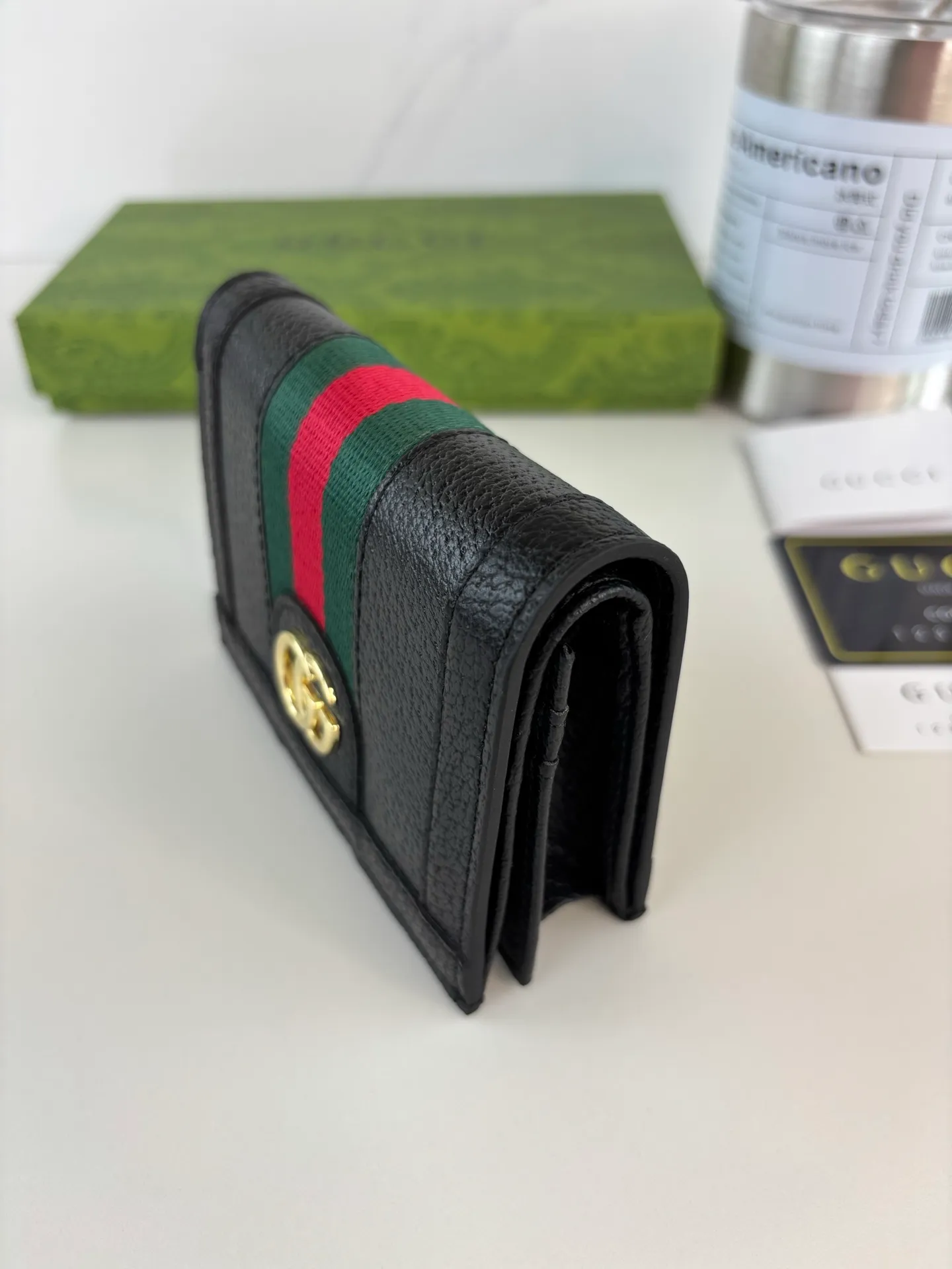 💰150 new models available on GUCCI official website! Ophidia series ~ short card holder ~ wallet, made of GG Supreme pig grain cowhide, with iconic double G hardware marks, classic red and green webbing, high-end cotton zipper ~ refined! Style number: 523155 Size: 11cm x 9cm x 3cm Color: black