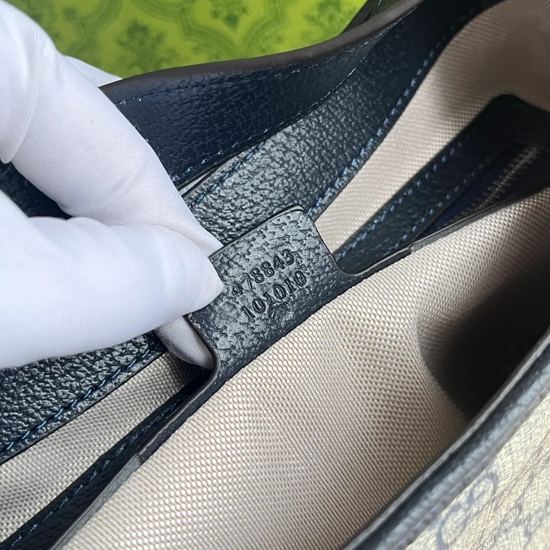Actual shot #💰340 Model: 678843. Blue glue size: 28x 19x 4.5cm.   💕💕Gucci UN3AG 1294 product details. Gucci's "Aria-Fashion Aria" series uses modern techniques to reinterpret classics. The Jackie 1961 series has launched a new rectangular tote bag with soft texture and flexible structure. The archive design is paired with logo details such as the all-over GG pattern and striped webbing, and exquisite accessories pay tribute to Gucci's heritage.