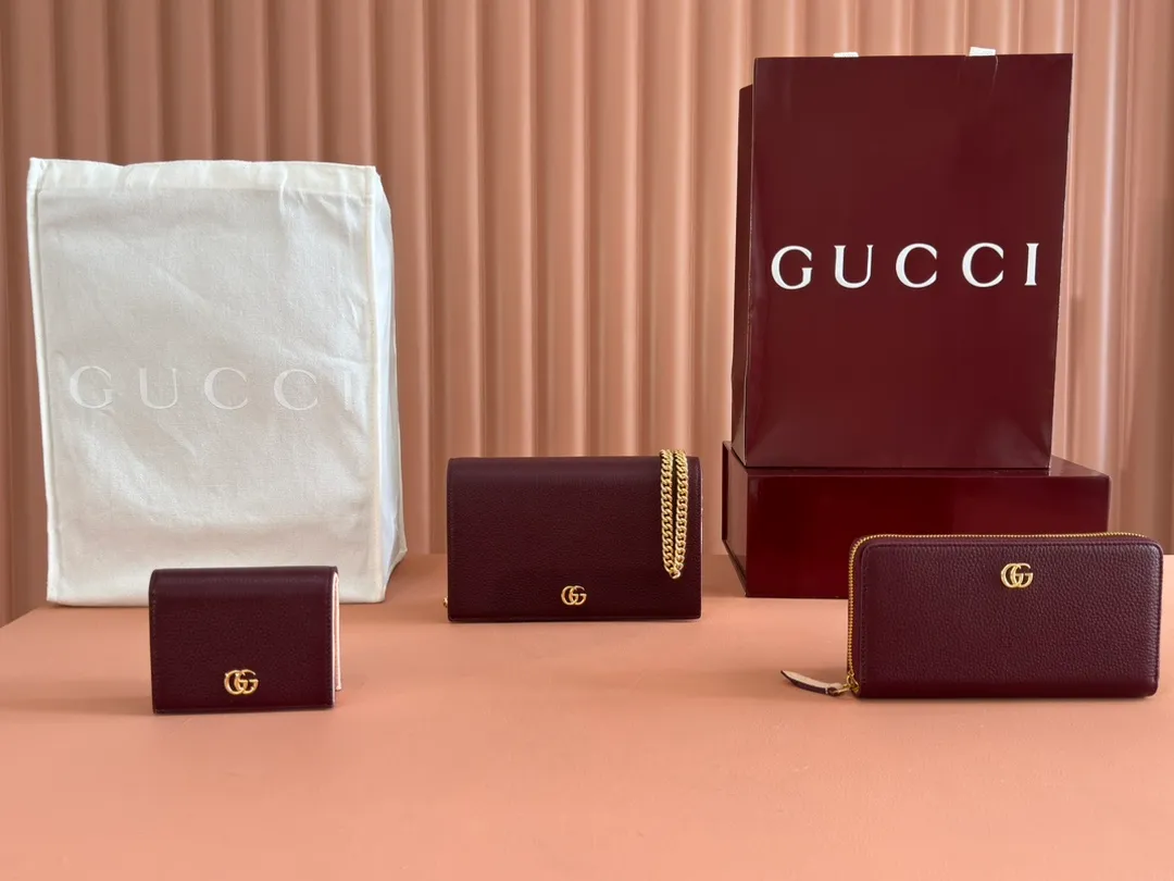 💋💋💋The new GG Marmont👉 series card holder, shipped in anchor red and light pink/original leather. 🐰11cm model: 456126-456116-497985 small video