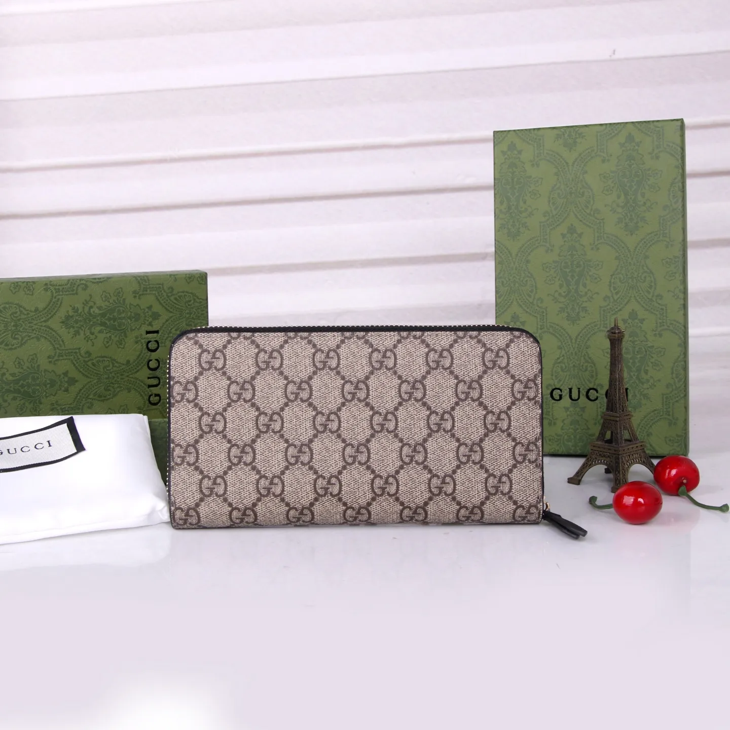 💰170 Style number: GA009 Brand: Gucci Color: black pink Size: 19*10*3 Description: Gucci counter synchronization, new Ophidia series! A new work made of calfskin imported from Italy, equipped with classic double G hardware, new style and contour support is now available. Made from top overseas hardware!