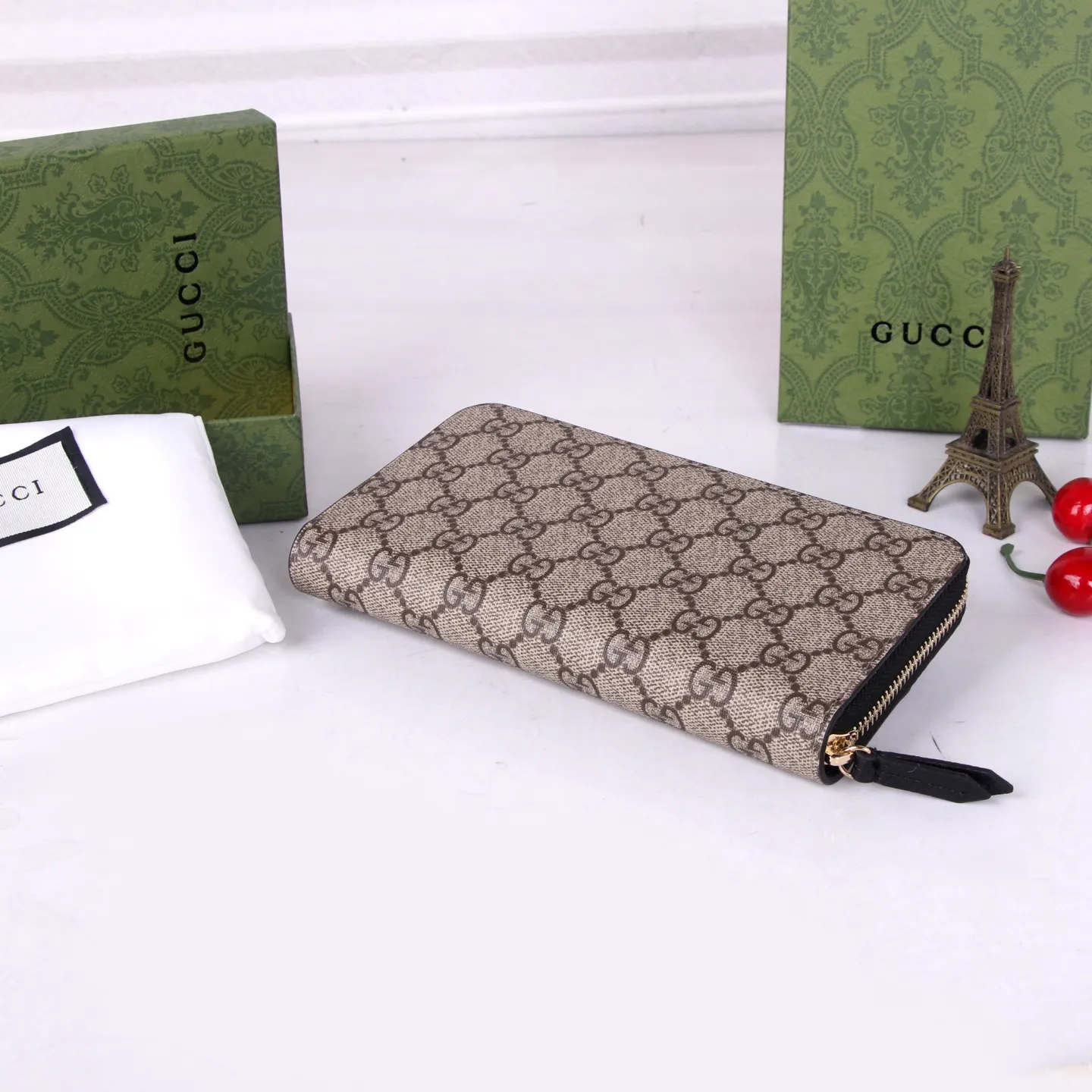 💰170 Style number: GA009 Brand: Gucci Color: black pink Size: 19*10*3 Description: Gucci counter synchronization, new Ophidia series! A new work made of calfskin imported from Italy, equipped with classic double G hardware, new style and contour support is now available. Made from top overseas hardware!