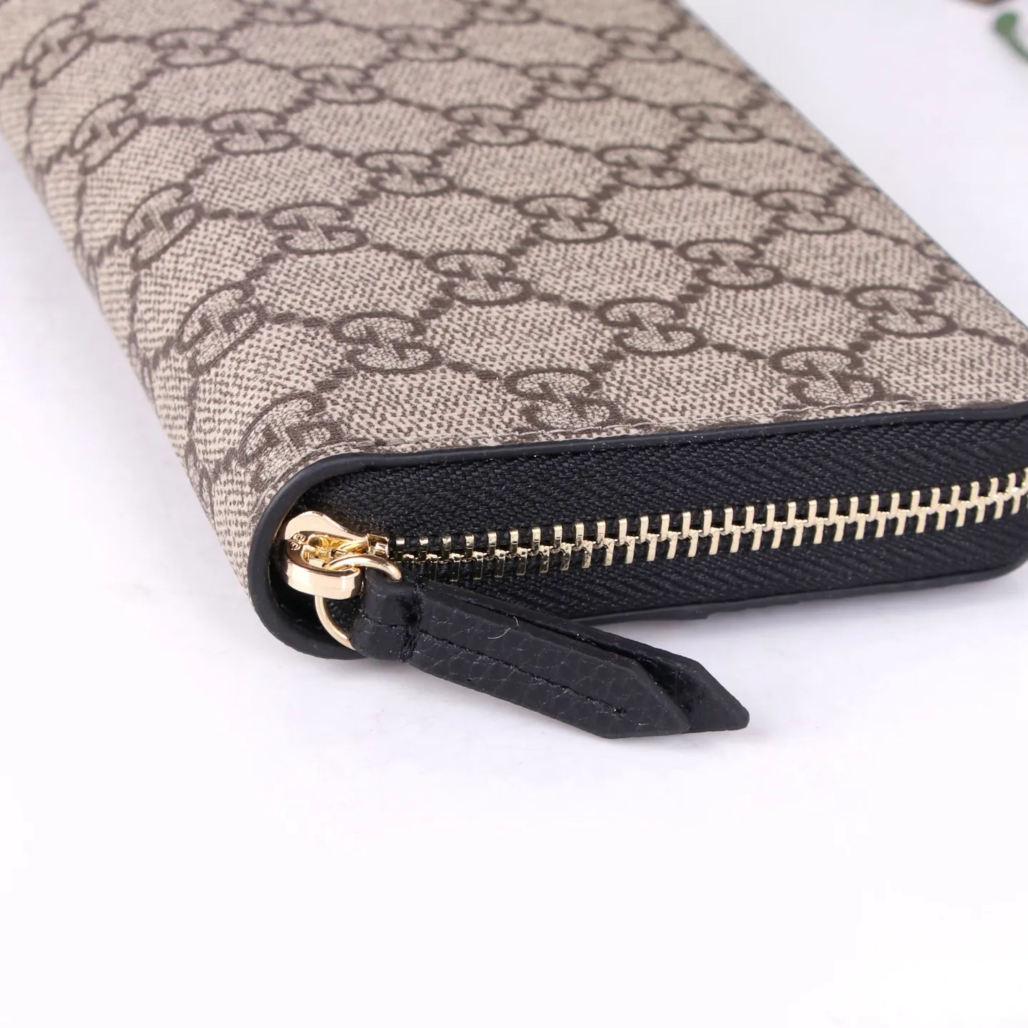 💰170 Style number: GA009 Brand: Gucci Color: black pink Size: 19*10*3 Description: Gucci counter synchronization, new Ophidia series! A new work made of calfskin imported from Italy, equipped with classic double G hardware, new style and contour support is now available. Made from top overseas hardware!