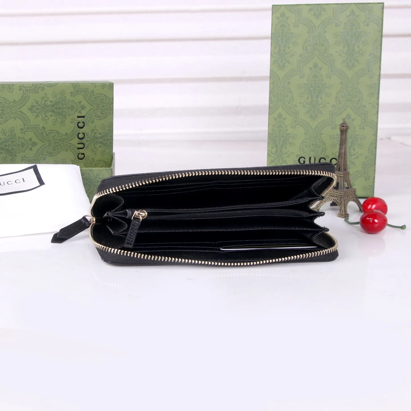 💰170 Style number: GA009 Brand: Gucci Color: black pink Size: 19*10*3 Description: Gucci counter synchronization, new Ophidia series! A new work made of calfskin imported from Italy, equipped with classic double G hardware, new style and contour support is now available. Made from top overseas hardware!