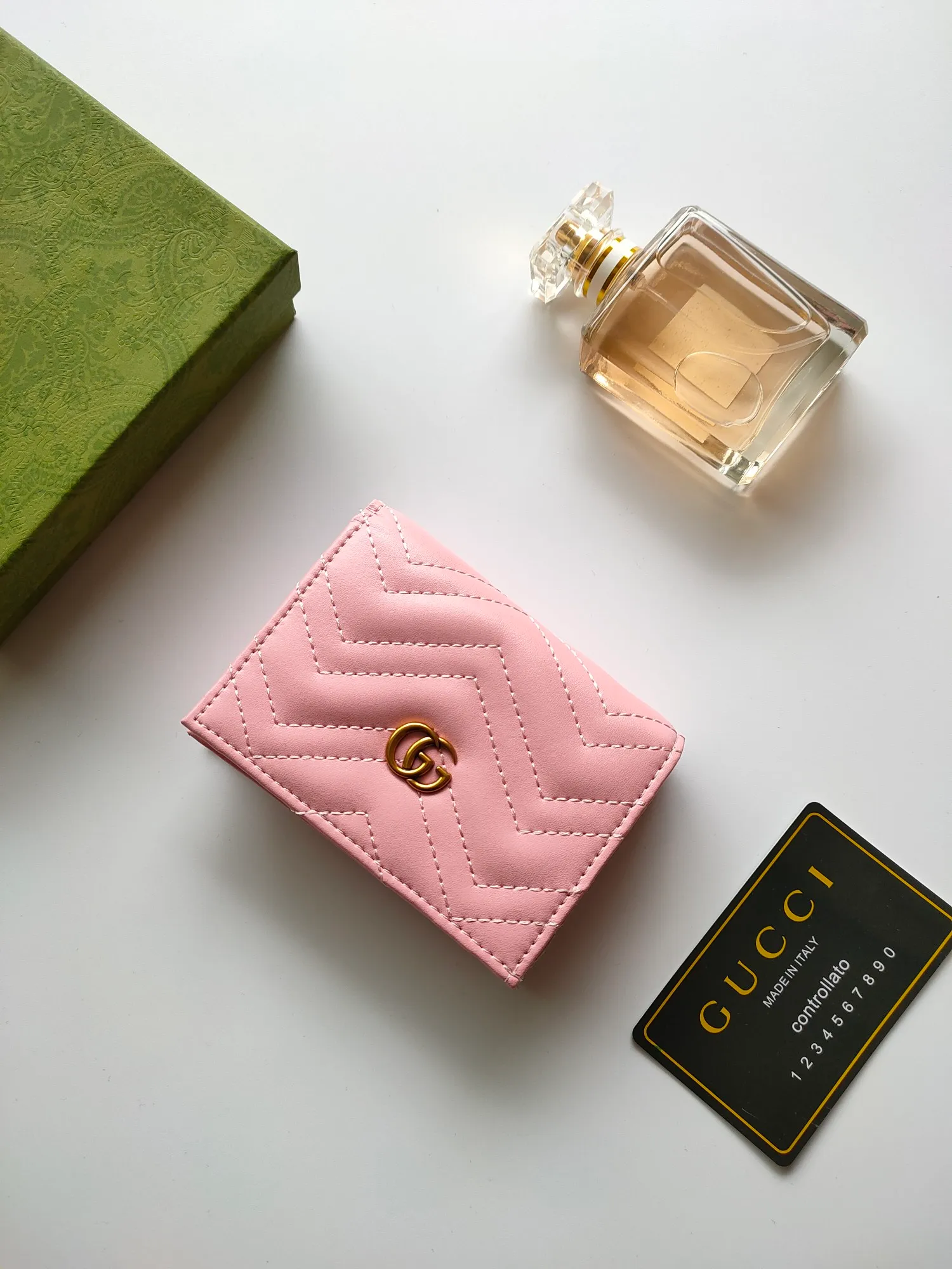 🇮🇹Gucci🅿140 original quality model: 466492 red butterfly human-shaped pattern, with exclusive supply from the entire network👛Whether it is materials, workmanship, logo, coding, wiring, every detail fully expresses the wonderful connotation of Gucci👜👜💯Quality assurance, no worries after sales, 💯Original materials! 💯Real shot📷👉The quality can be seen in the picture😘😘. Size: 11*9*3.