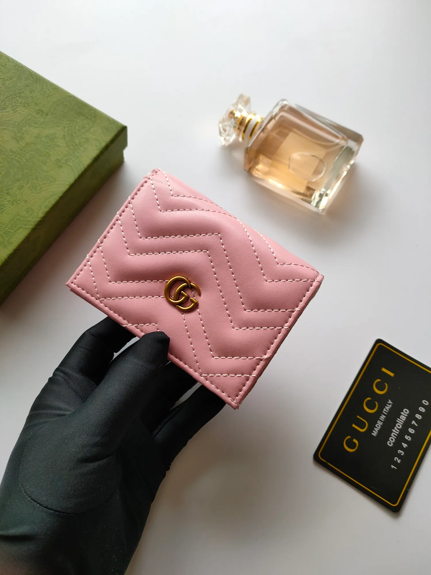 🇮🇹Gucci🅿140 original quality model: 466492 red butterfly human-shaped pattern, with exclusive supply from the entire network👛Whether it is materials, workmanship, logo, coding, wiring, every detail fully expresses the wonderful connotation of Gucci👜👜💯Quality assurance, no worries after sales, 💯Original materials! 💯Real shot📷👉The quality can be seen in the picture😘😘. Size: 11*9*3.