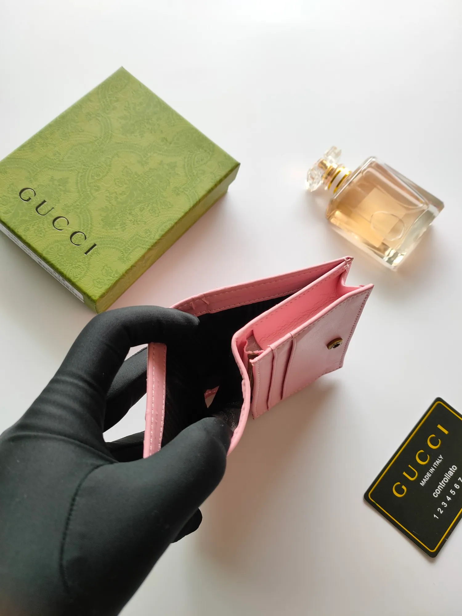 🇮🇹Gucci🅿140 original quality model: 466492 red butterfly human-shaped pattern, with exclusive supply from the entire network👛Whether it is materials, workmanship, logo, coding, wiring, every detail fully expresses the wonderful connotation of Gucci👜👜💯Quality assurance, no worries after sales, 💯Original materials! 💯Real shot📷👉The quality can be seen in the picture😘😘. Size: 11*9*3.