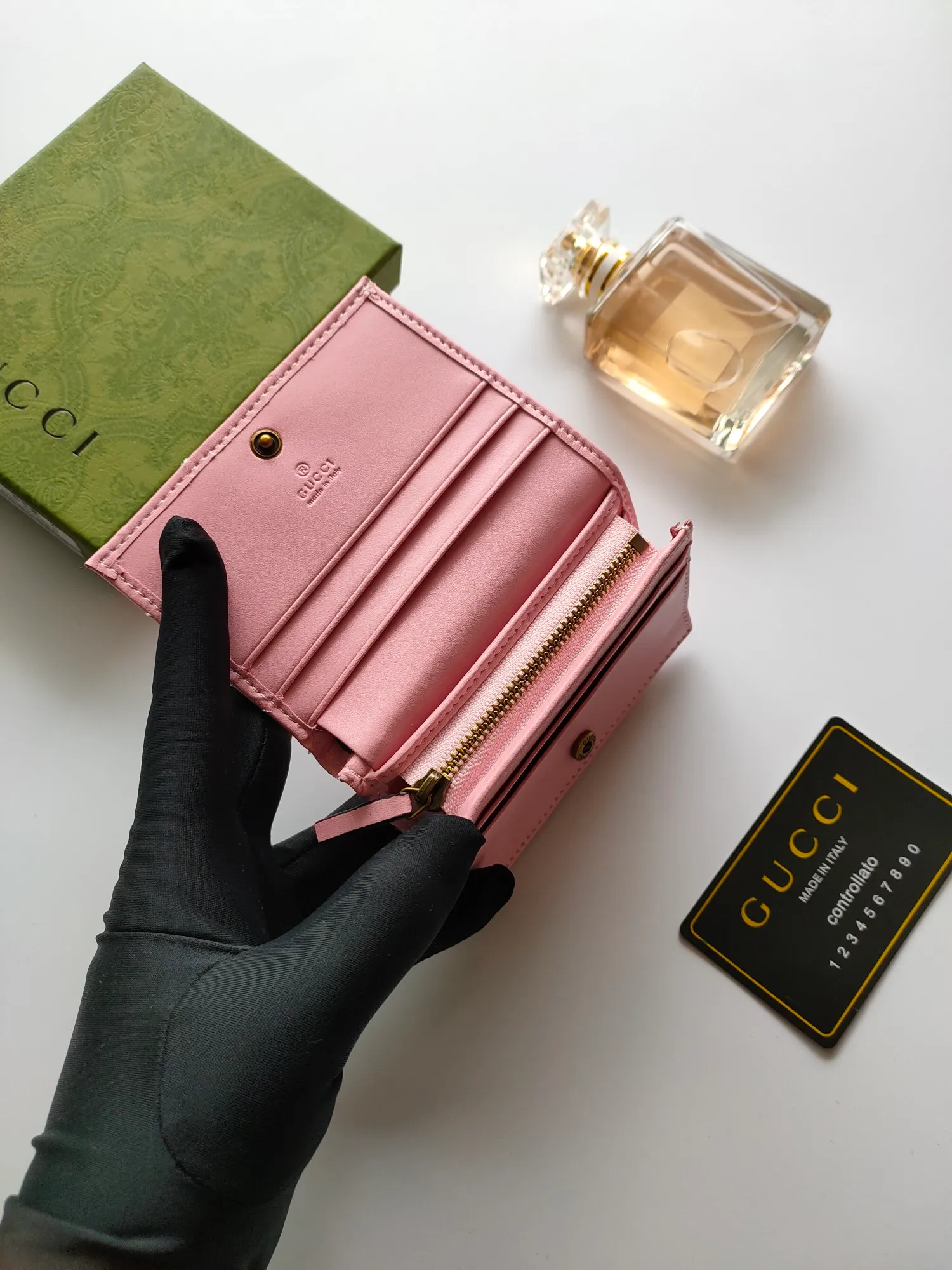 🇮🇹Gucci🅿140 original quality model: 466492 red butterfly human-shaped pattern, with exclusive supply from the entire network👛Whether it is materials, workmanship, logo, coding, wiring, every detail fully expresses the wonderful connotation of Gucci👜👜💯Quality assurance, no worries after sales, 💯Original materials! 💯Real shot📷👉The quality can be seen in the picture😘😘. Size: 11*9*3.