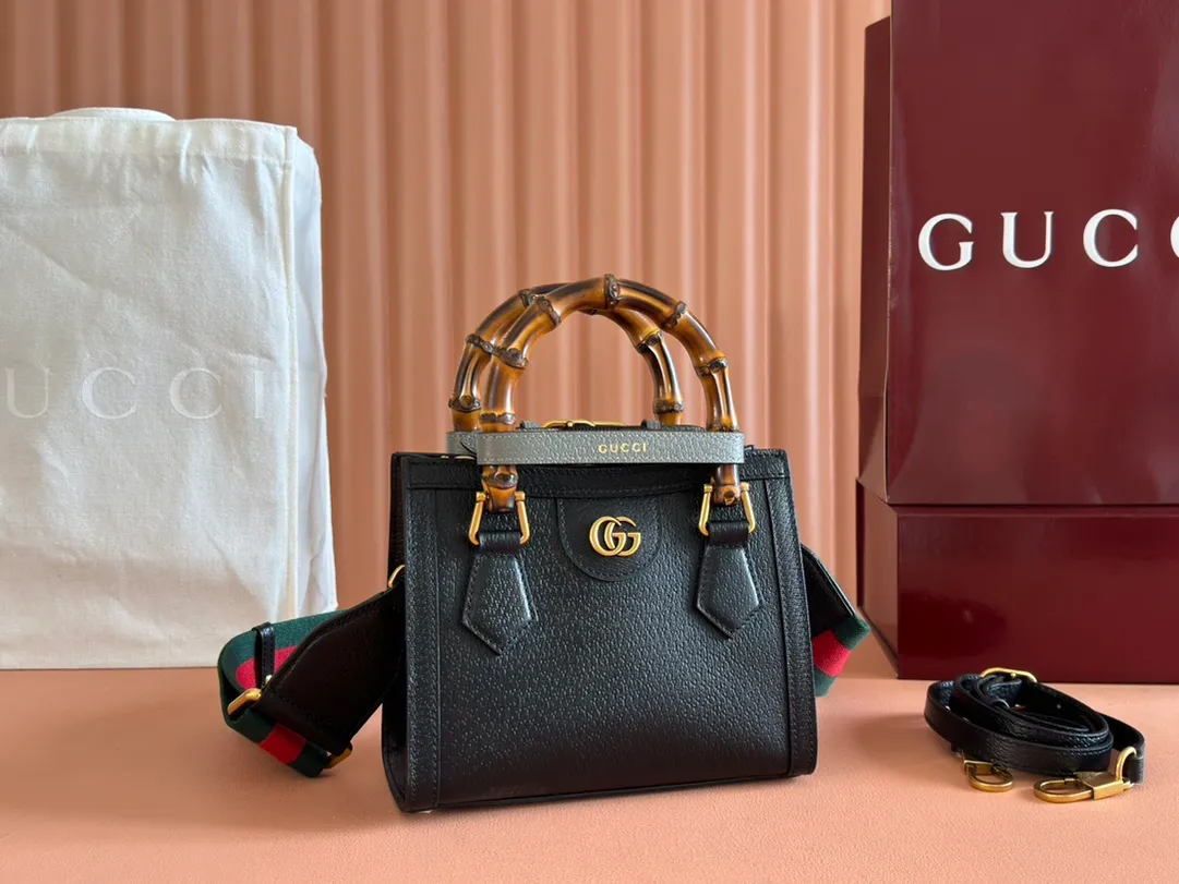 p1420. 📣📣📣【Original leather with complete packaging】🔥🔥Mini tote bag combines two recognizable brand elements, bamboo handles and double G accessories. The blue leather material and two khaki buckles complement each other, highlighting the smart and elegant temperament. Mini size: 20*16*10cm Model: 702732.