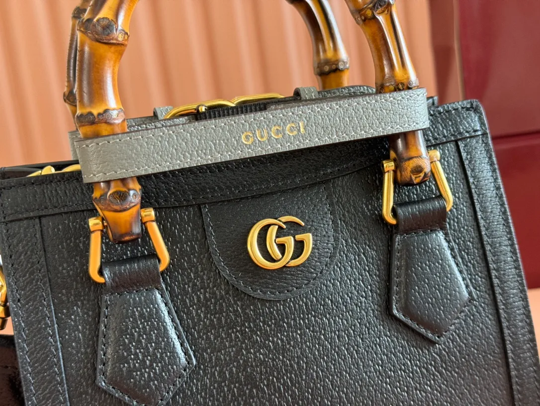 p1420. 📣📣📣【Original leather with complete packaging】🔥🔥Mini tote bag combines two recognizable brand elements, bamboo handles and double G accessories. The blue leather material and two khaki buckles complement each other, highlighting the smart and elegant temperament. Mini size: 20*16*10cm Model: 702732.