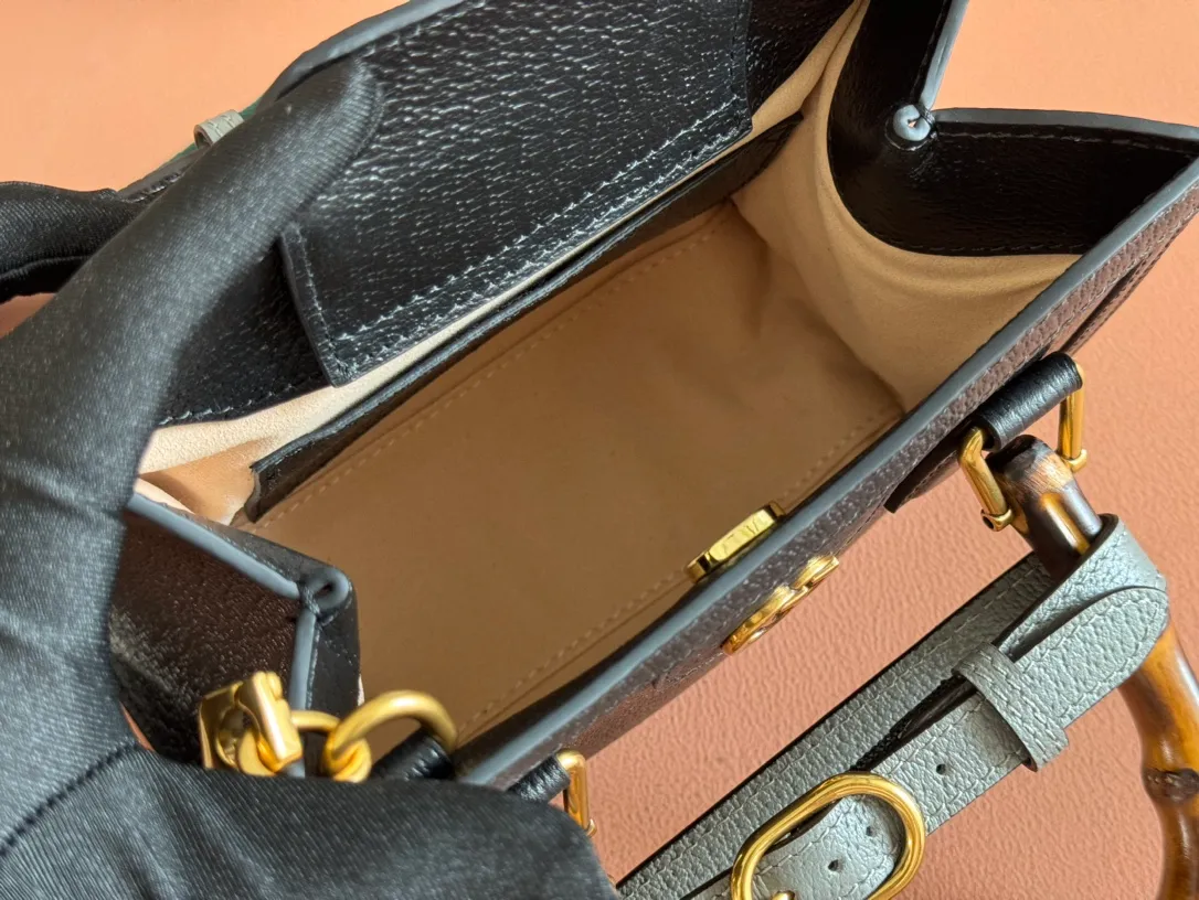 p1420. 📣📣📣【Original leather with complete packaging】🔥🔥Mini tote bag combines two recognizable brand elements, bamboo handles and double G accessories. The blue leather material and two khaki buckles complement each other, highlighting the smart and elegant temperament. Mini size: 20*16*10cm Model: 702732.