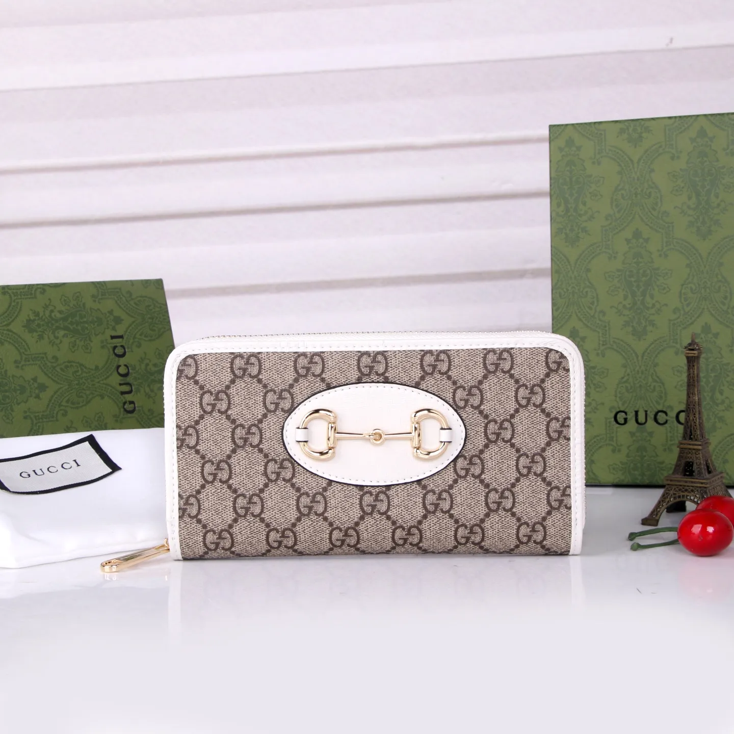 💰170 Style No.: GA012 Brand: GUCCl Color: Brown White Size: 19*10*3 Description: Newly launched Gucci made of GG Supreme high-end artificial canvas and brown leather 1955 horsebit zipper bag, this series adopts the same double ring and long strip design as the handbag. This detail is inspired by the brand’s equestrian roots. It is one of Gucci’s classic heritage and one of the brand’s most representative symbolic elements.