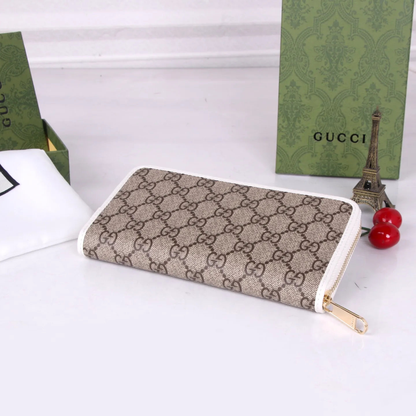💰170 Style No.: GA012 Brand: GUCCl Color: Brown White Size: 19*10*3 Description: Newly launched Gucci made of GG Supreme high-end artificial canvas and brown leather 1955 horsebit zipper bag, this series adopts the same double ring and long strip design as the handbag. This detail is inspired by the brand’s equestrian roots. It is one of Gucci’s classic heritage and one of the brand’s most representative symbolic elements.