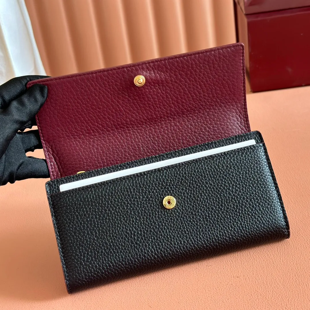 p460. 💋💋💋"With full set of original counter packaging" [New product] Full zipper wallet with small double G metal details. Exquisitely crafted from textured cow leather. Anchor red with light pink cow leather, gold metal hardware, Double G, twelve card compartments and three bill compartments, zippered coin pocket, full zipper closure, weight: approx. 0.23 kg, model number: 456116. Dimensions: 10.5cm (L) x 19cm (W) x 2cm (D) Color: Anchor Red/Black. Made in Italy